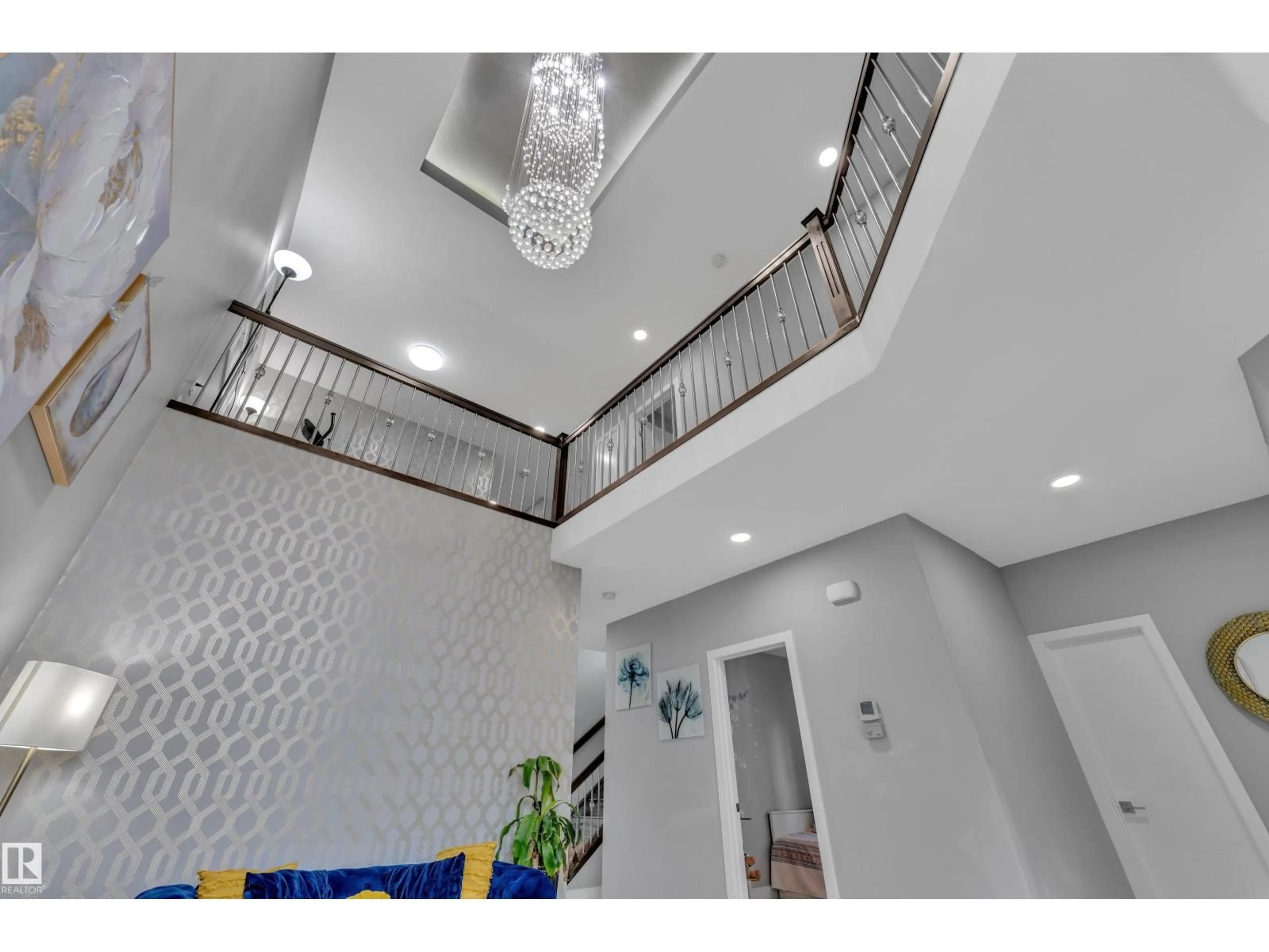 Indoor foyer for 2419 15 AV, Edmonton Alberta T6T2L3