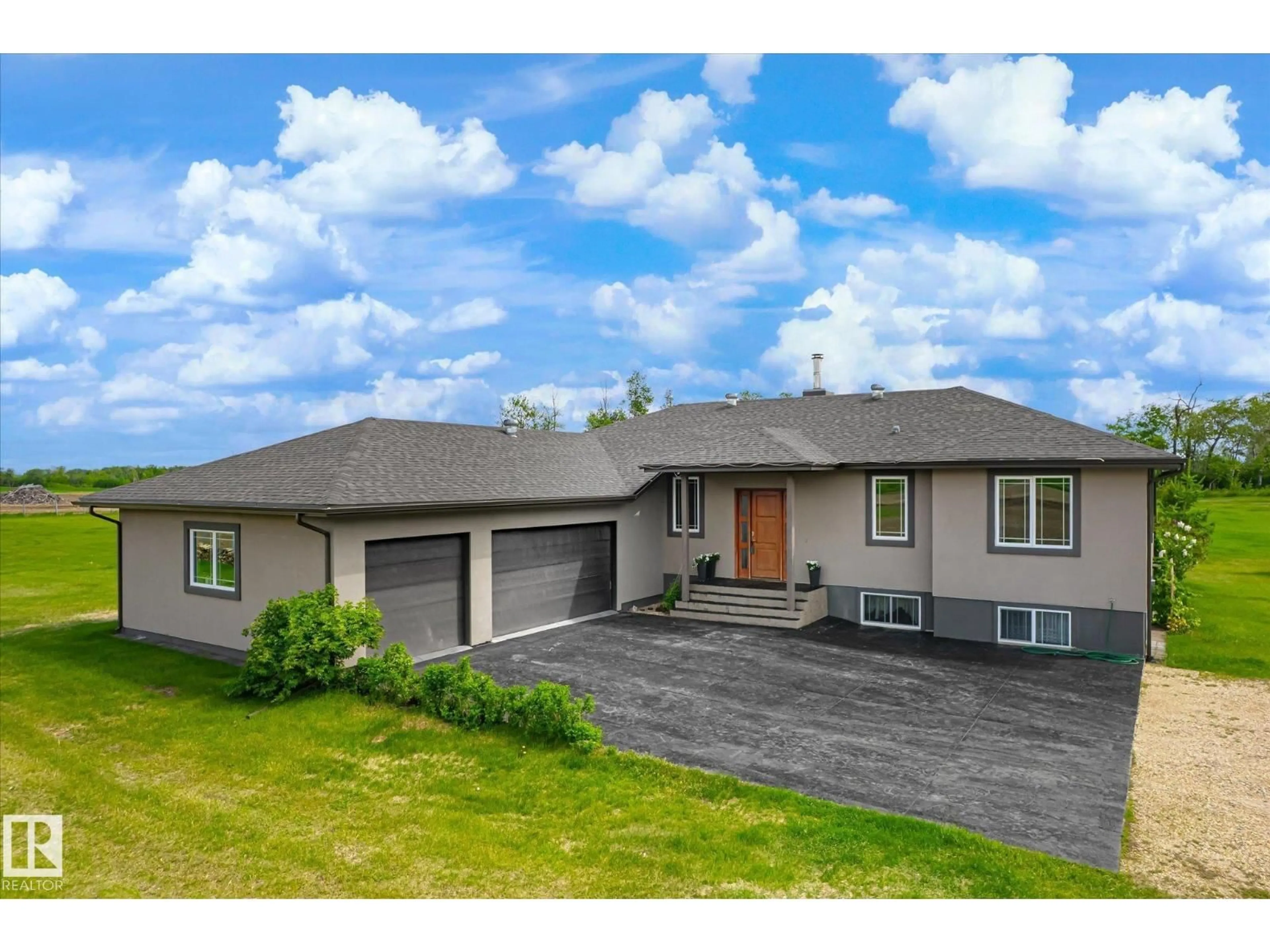 A pic from outside/outdoor area/front of a property/back of a property/a pic from drone, street for 56217 RGE ROAD 242, Rural Sturgeon County Alberta T0A0K3