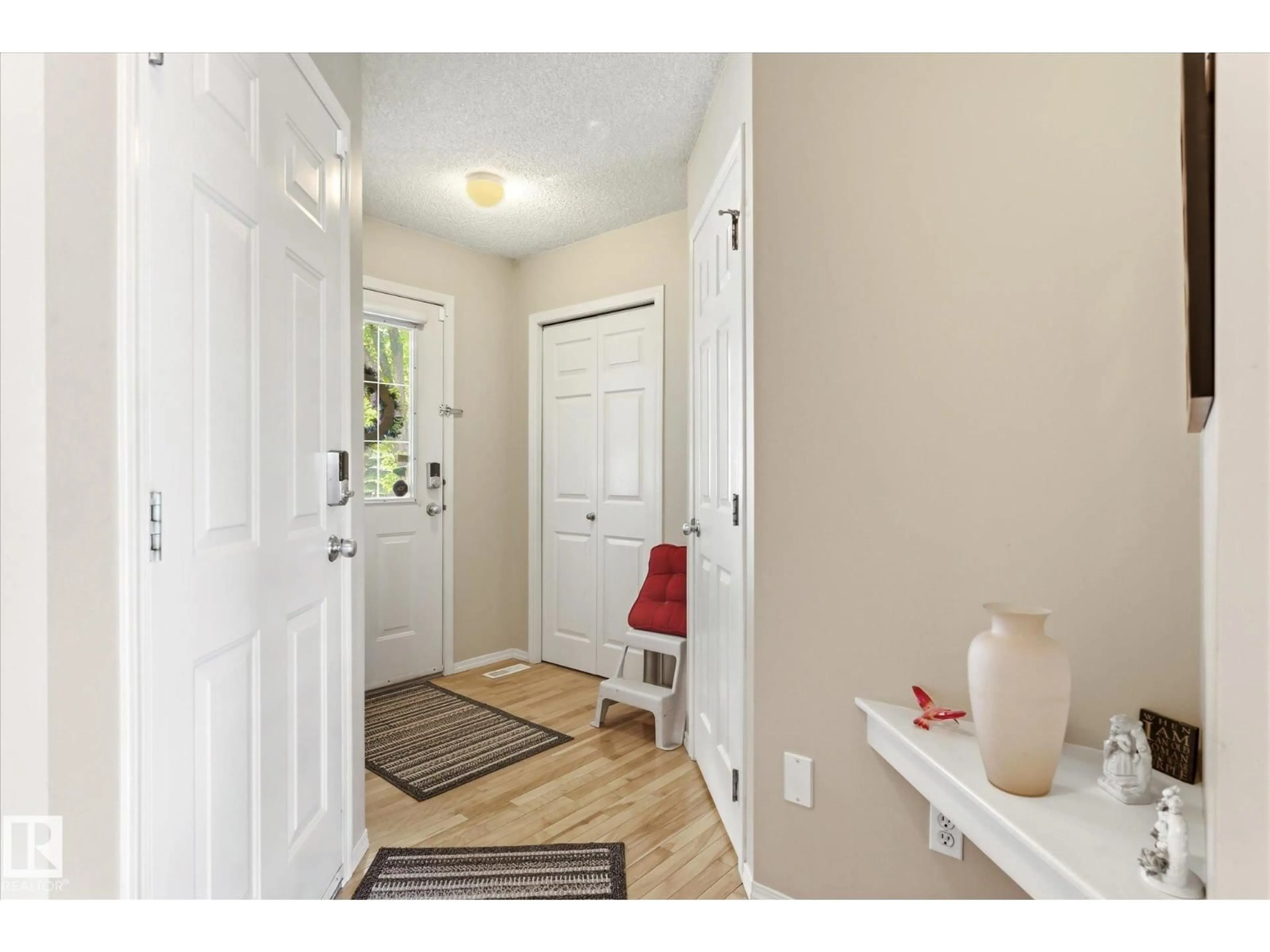 Indoor entryway for #37 - 4020 21 ST, Edmonton Alberta T6T1T8