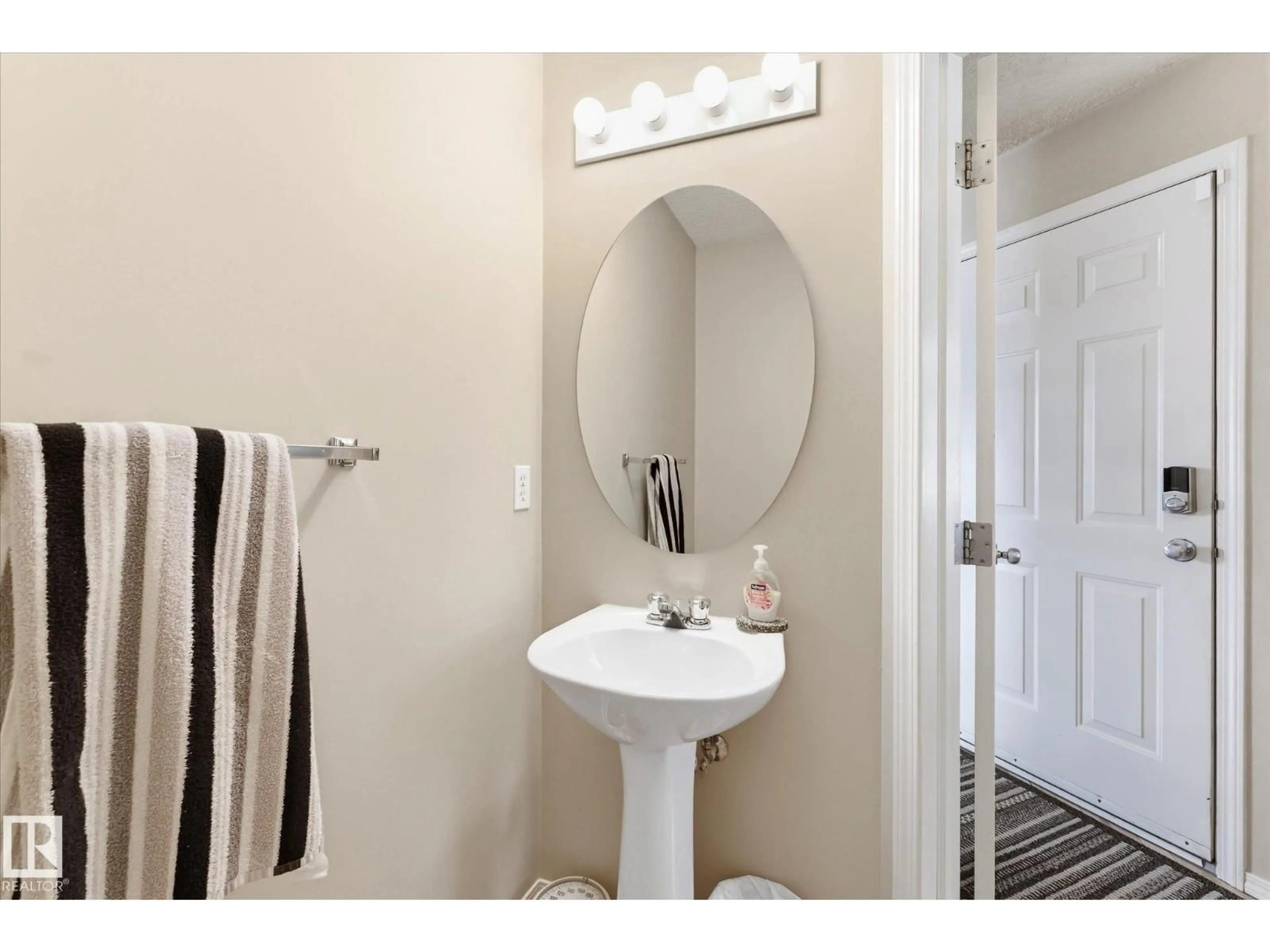 Standard bathroom, ceramic/tile floor for #37 - 4020 21 ST, Edmonton Alberta T6T1T8