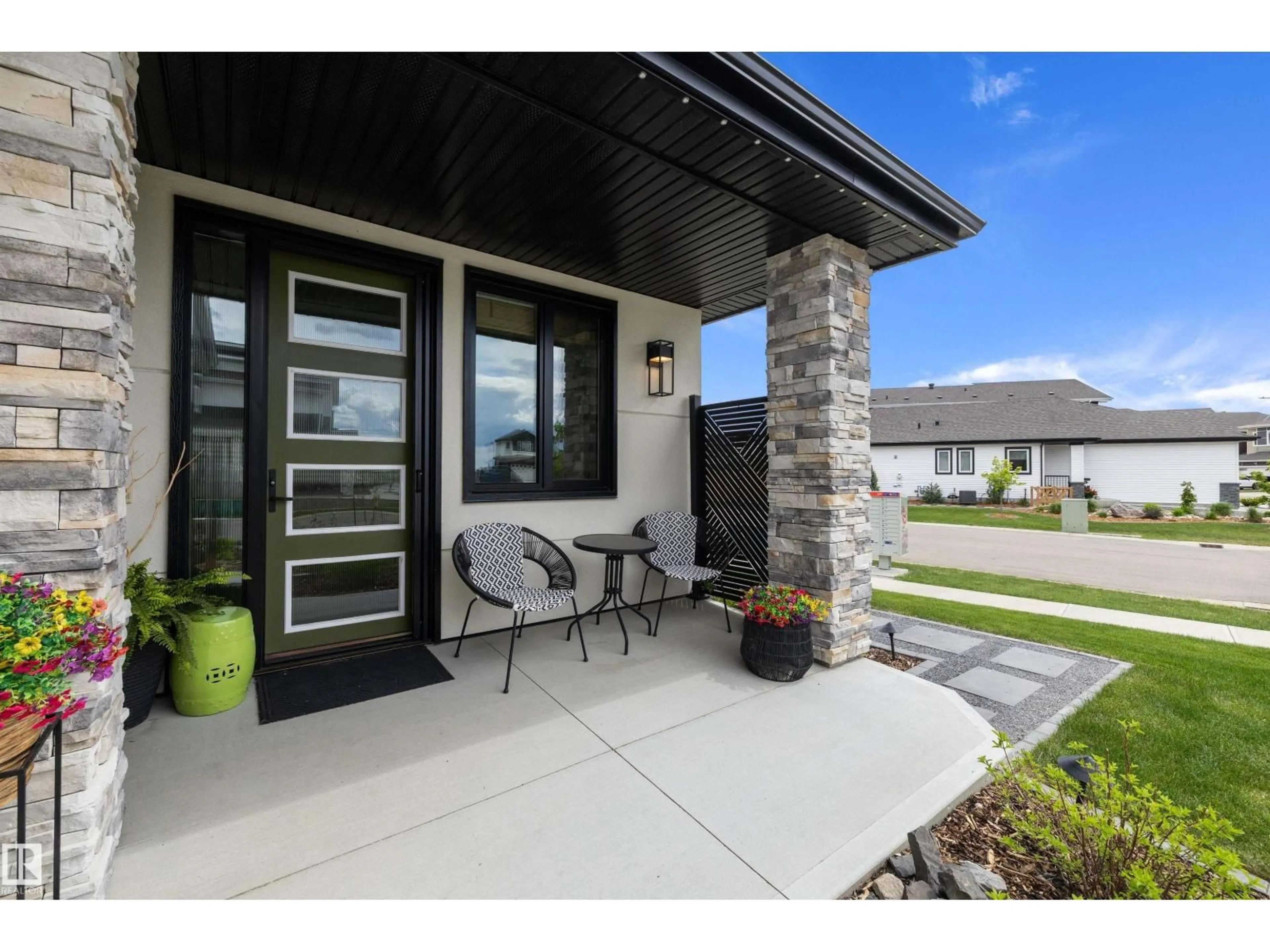 Indoor entryway for 369 MEADOWVIEW DR, Fort Saskatchewan Alberta T8L0X7