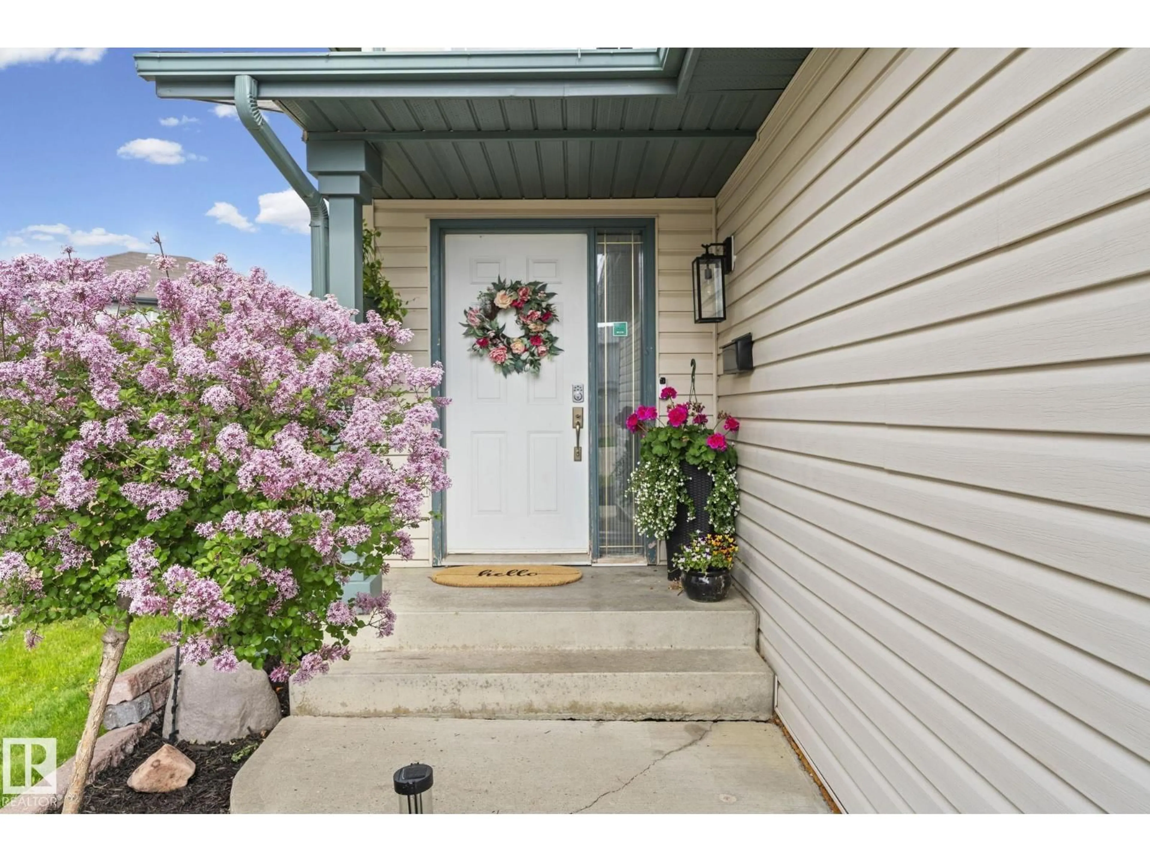 Indoor entryway for 17344 119 ST, Edmonton Alberta T5X6G1
