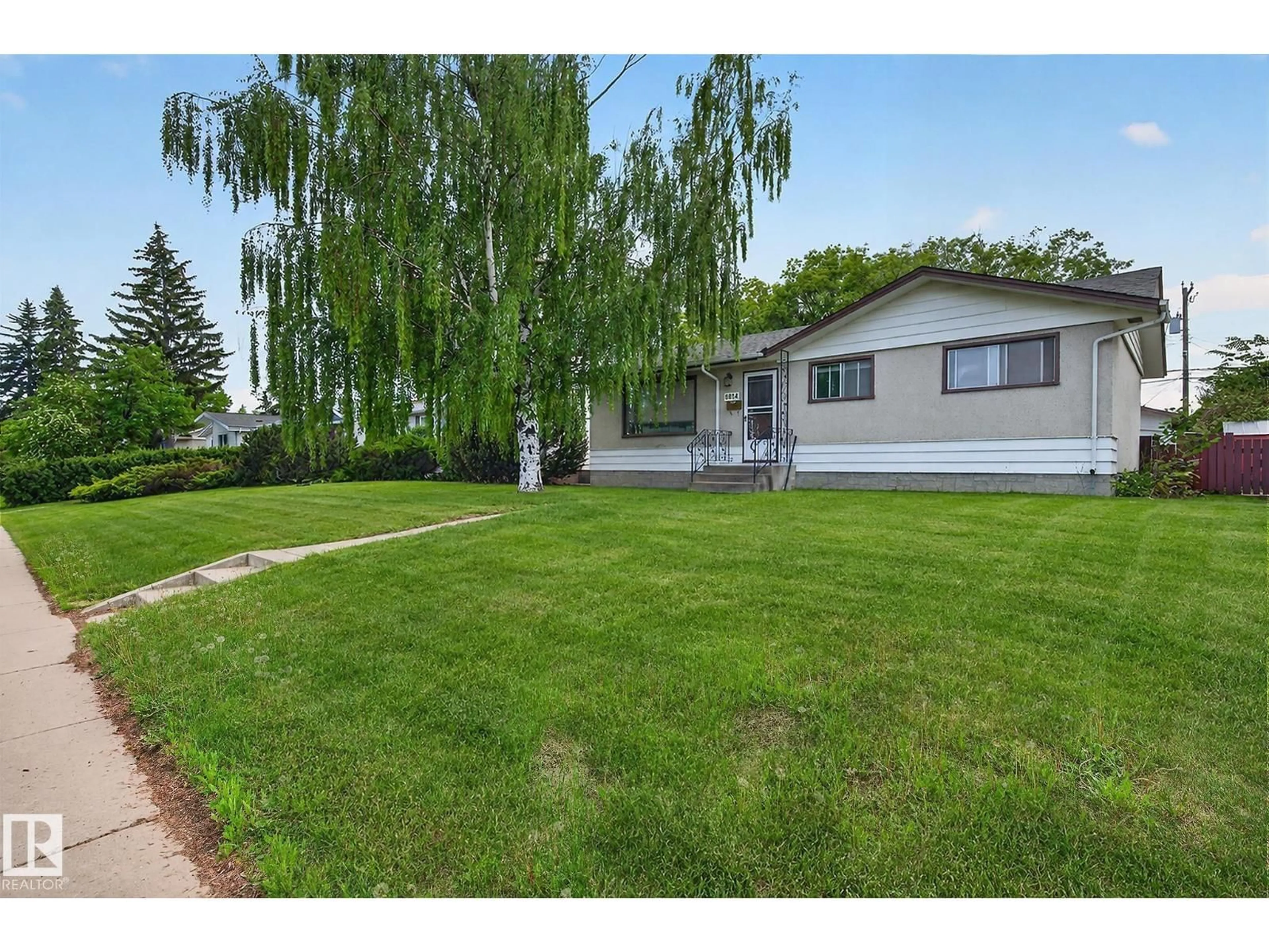 A pic from outside/outdoor area/front of a property/back of a property/a pic from drone, street for NW - 8814 162 ST, Edmonton Alberta T5R2M4