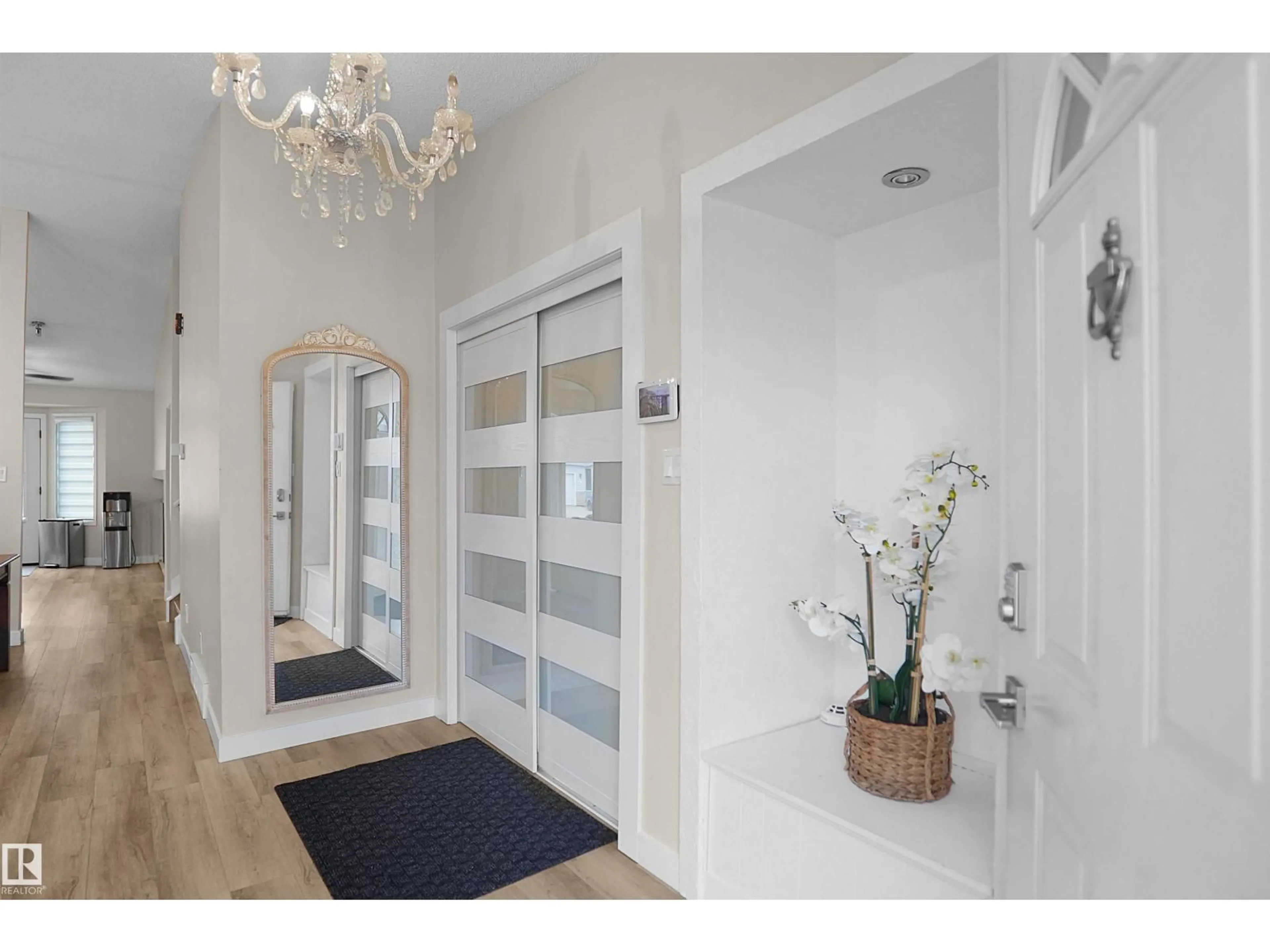 Indoor entryway for 15536 70 ST, Edmonton Alberta T5Z2Y6