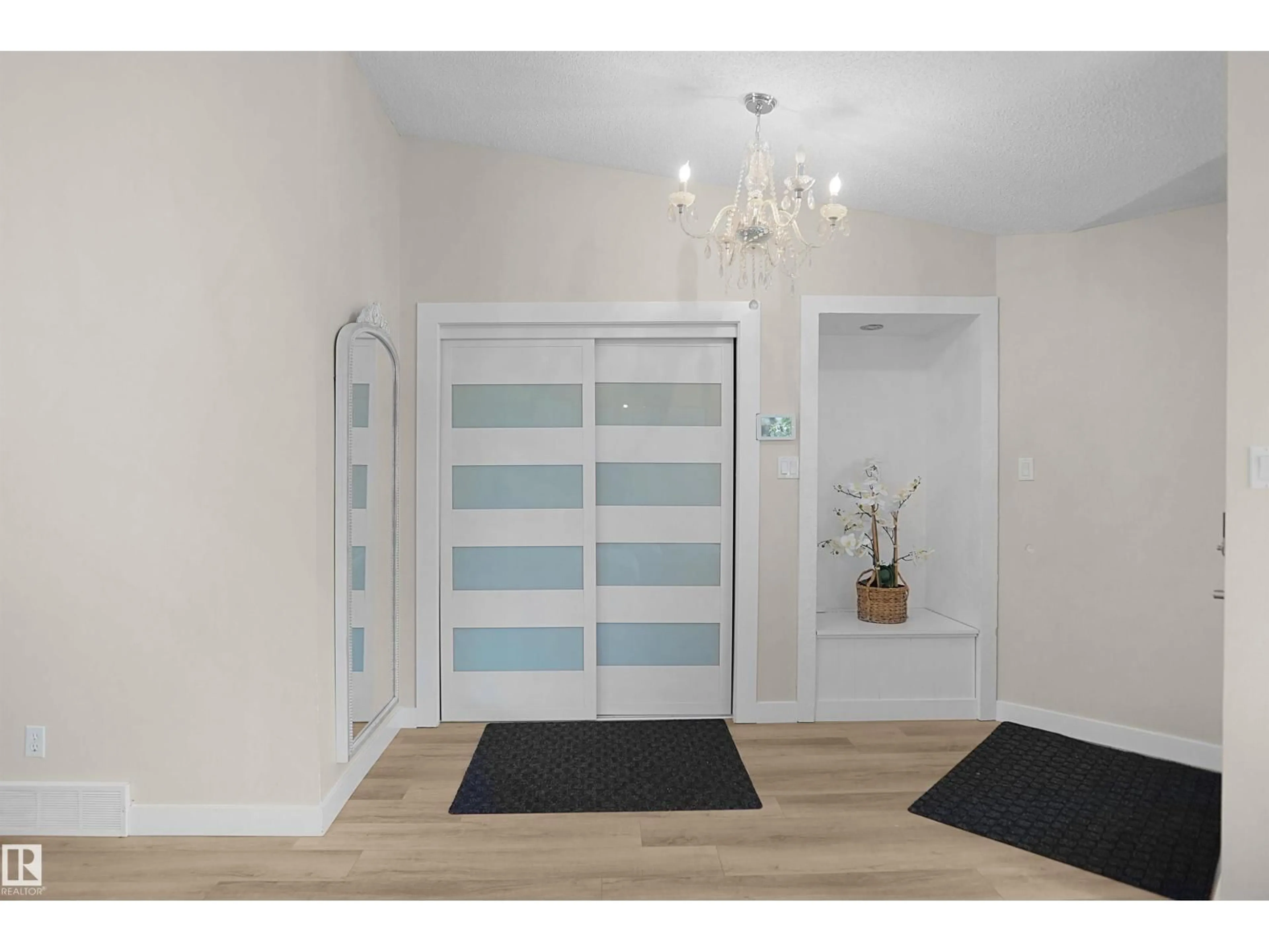 Indoor entryway for 15536 70 ST, Edmonton Alberta T5Z2Y6