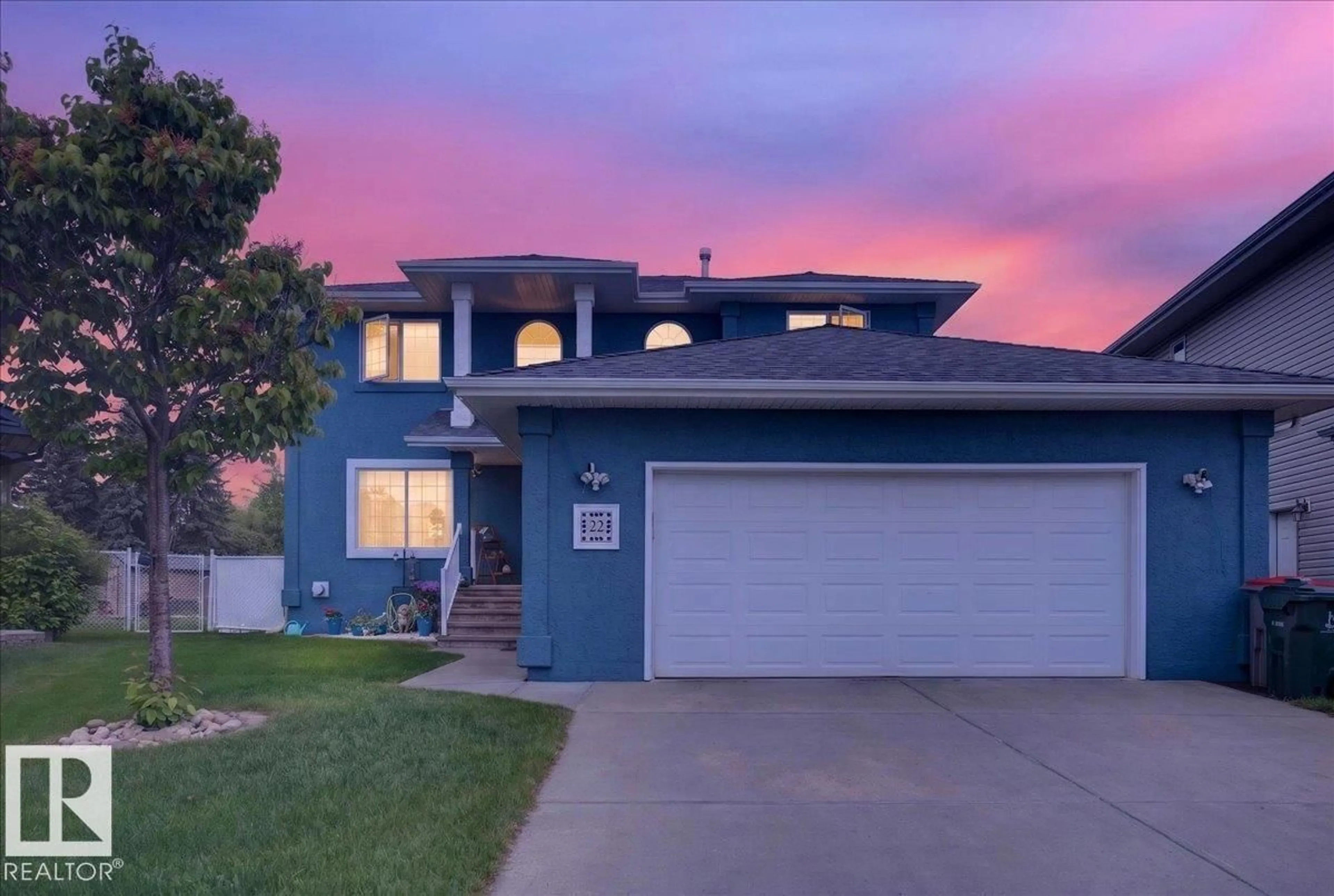 Home with vinyl exterior material, street for 22 HARVEST BA, Stony Plain Alberta T7Z2A7