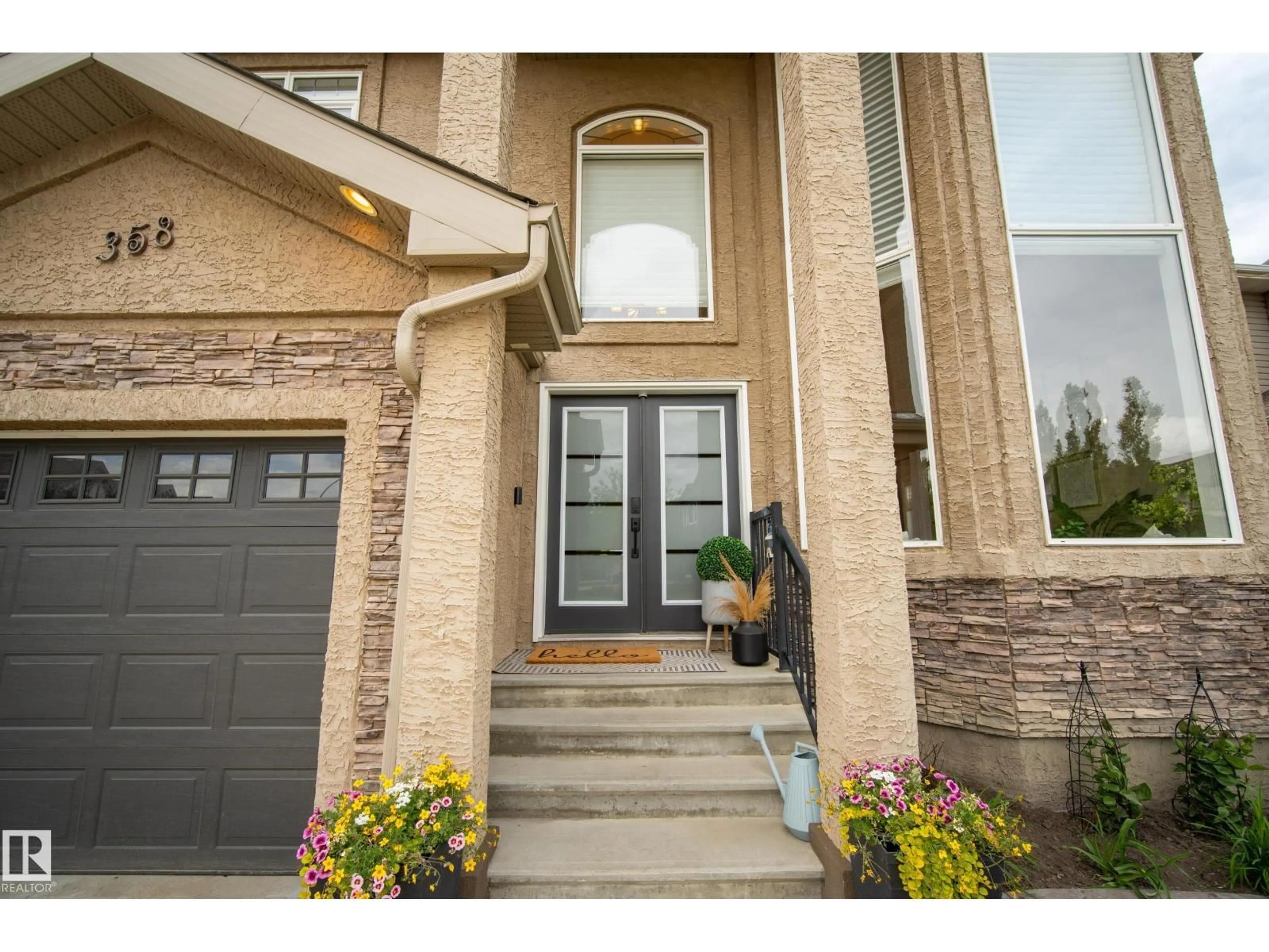 Indoor entryway for 358 COWAN CR, Sherwood Park Alberta T8H0E5