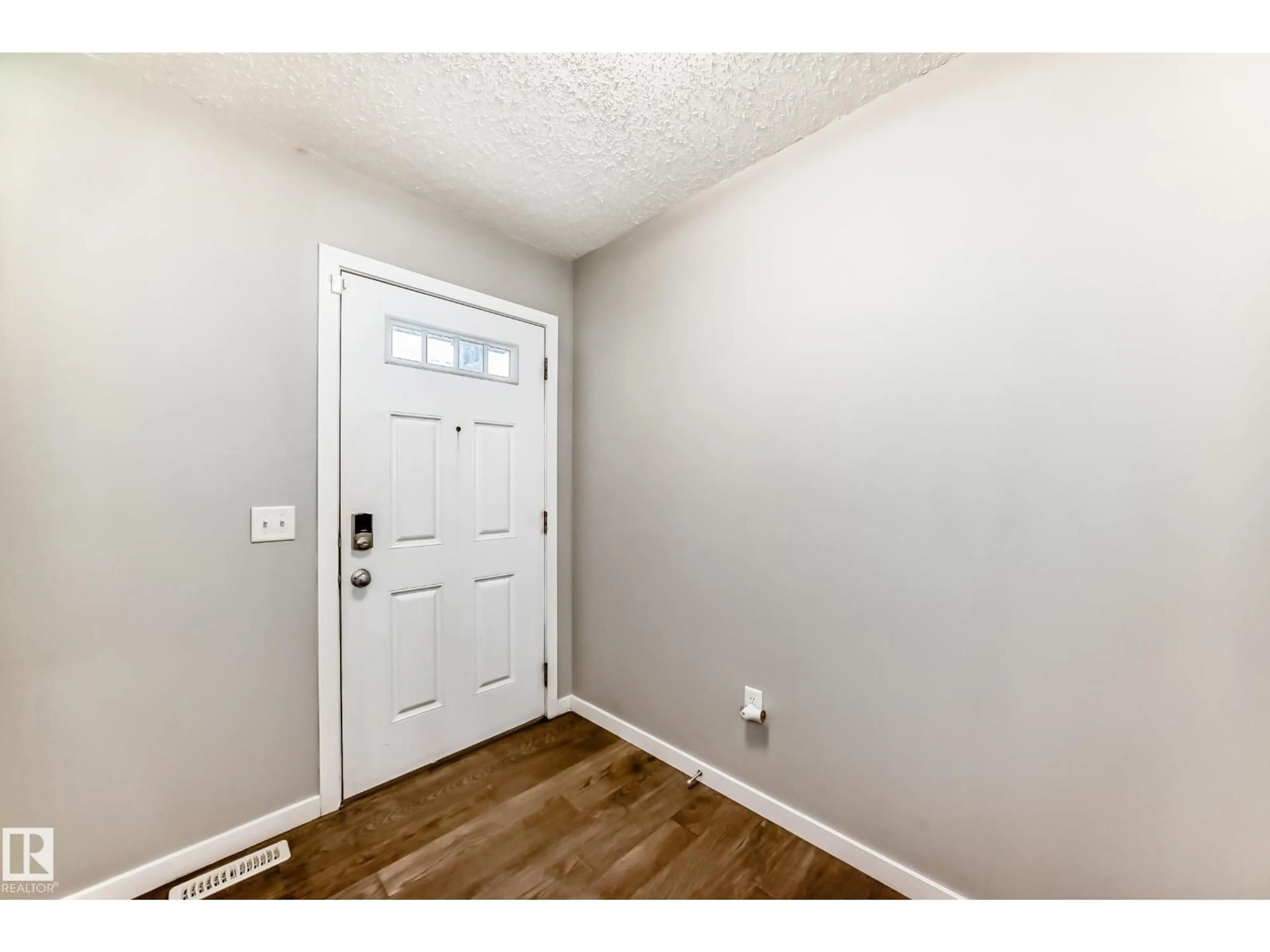 Indoor entryway for 893 EBBERS CRESCENT, Edmonton Alberta T5Y3V1