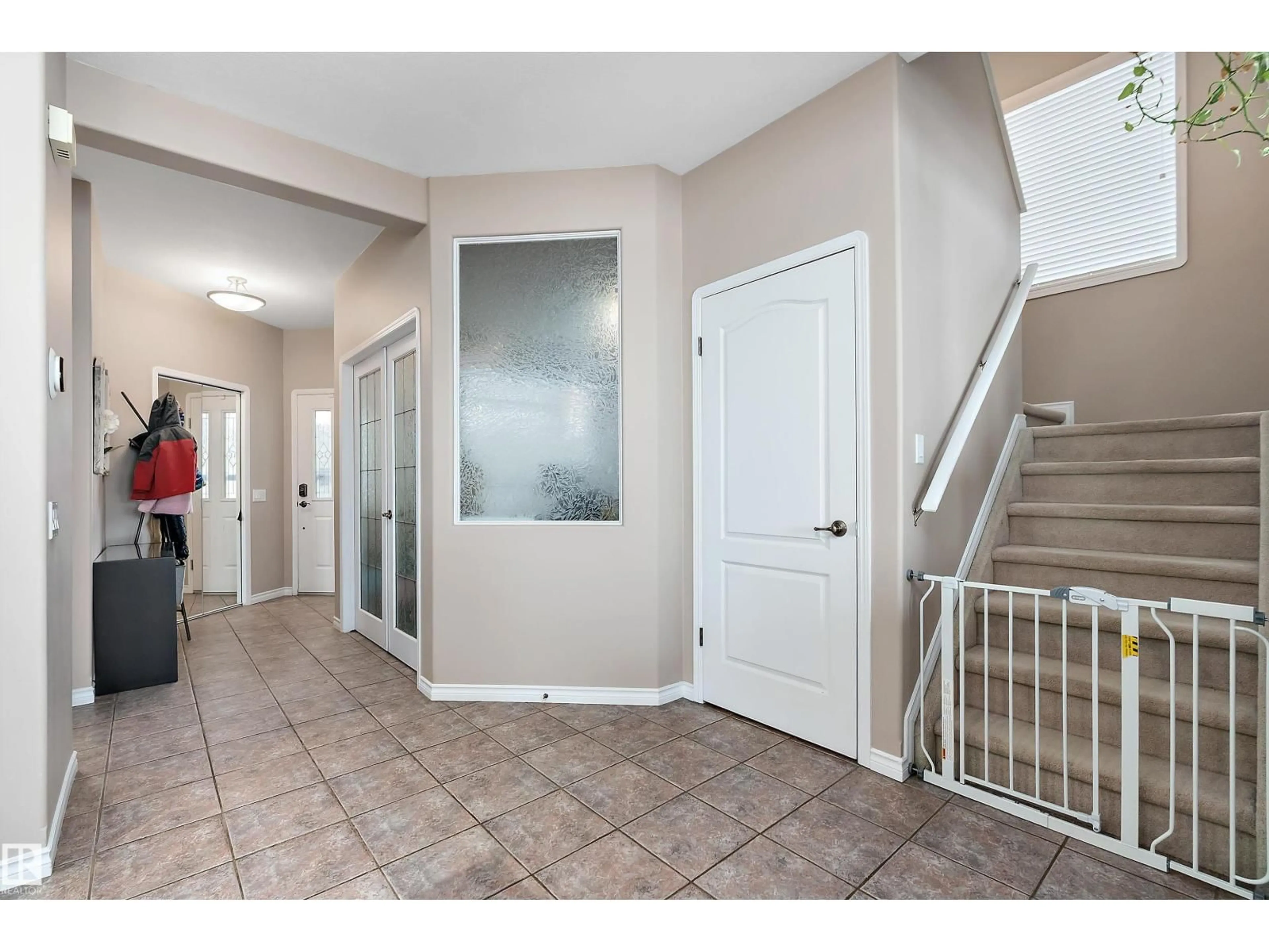 Indoor entryway for 1105 KLARVATTEN CV, Edmonton Alberta T5Z3N3