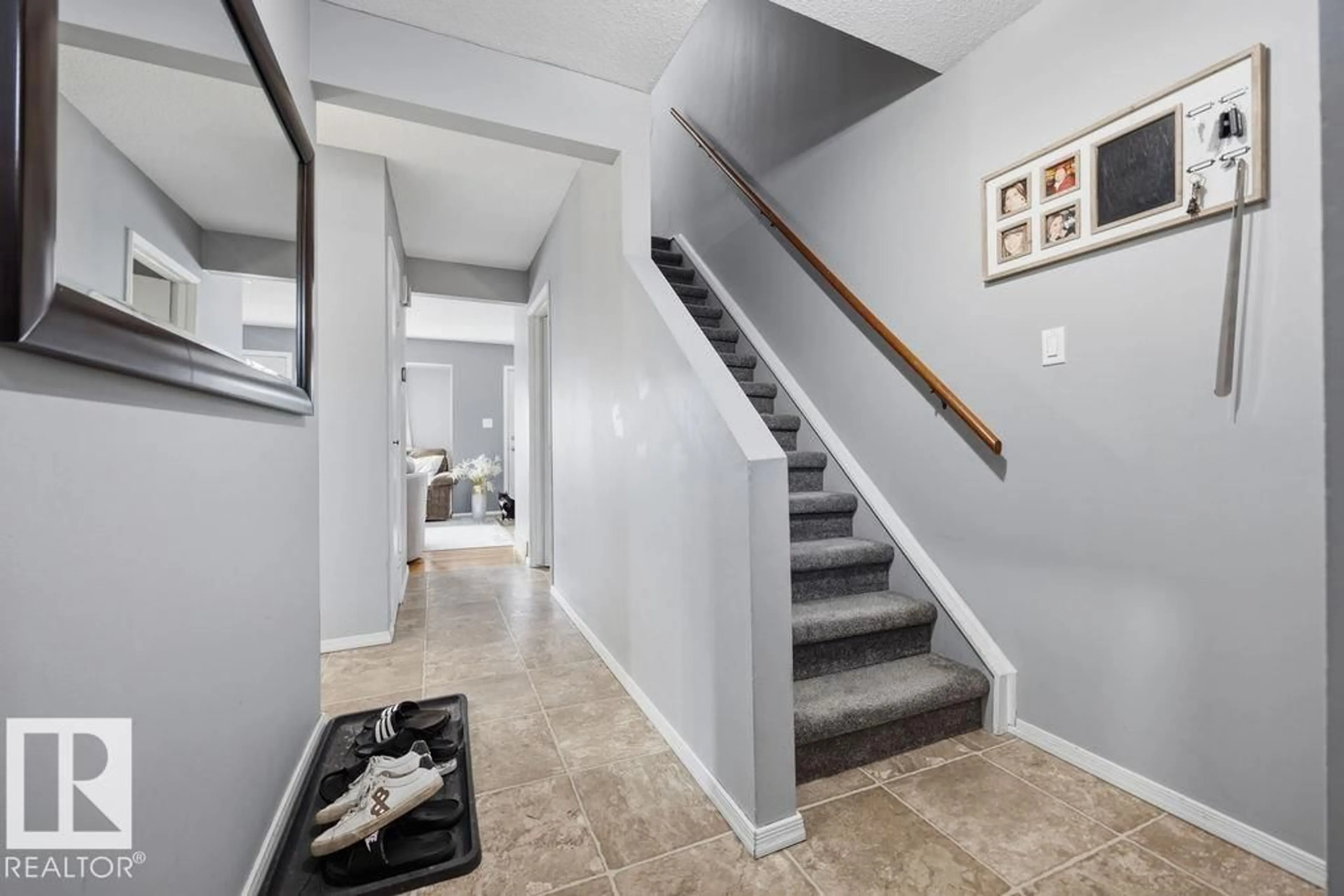 Unknown for 243 DICKINSFIELD CT, Edmonton Alberta T5E5V8