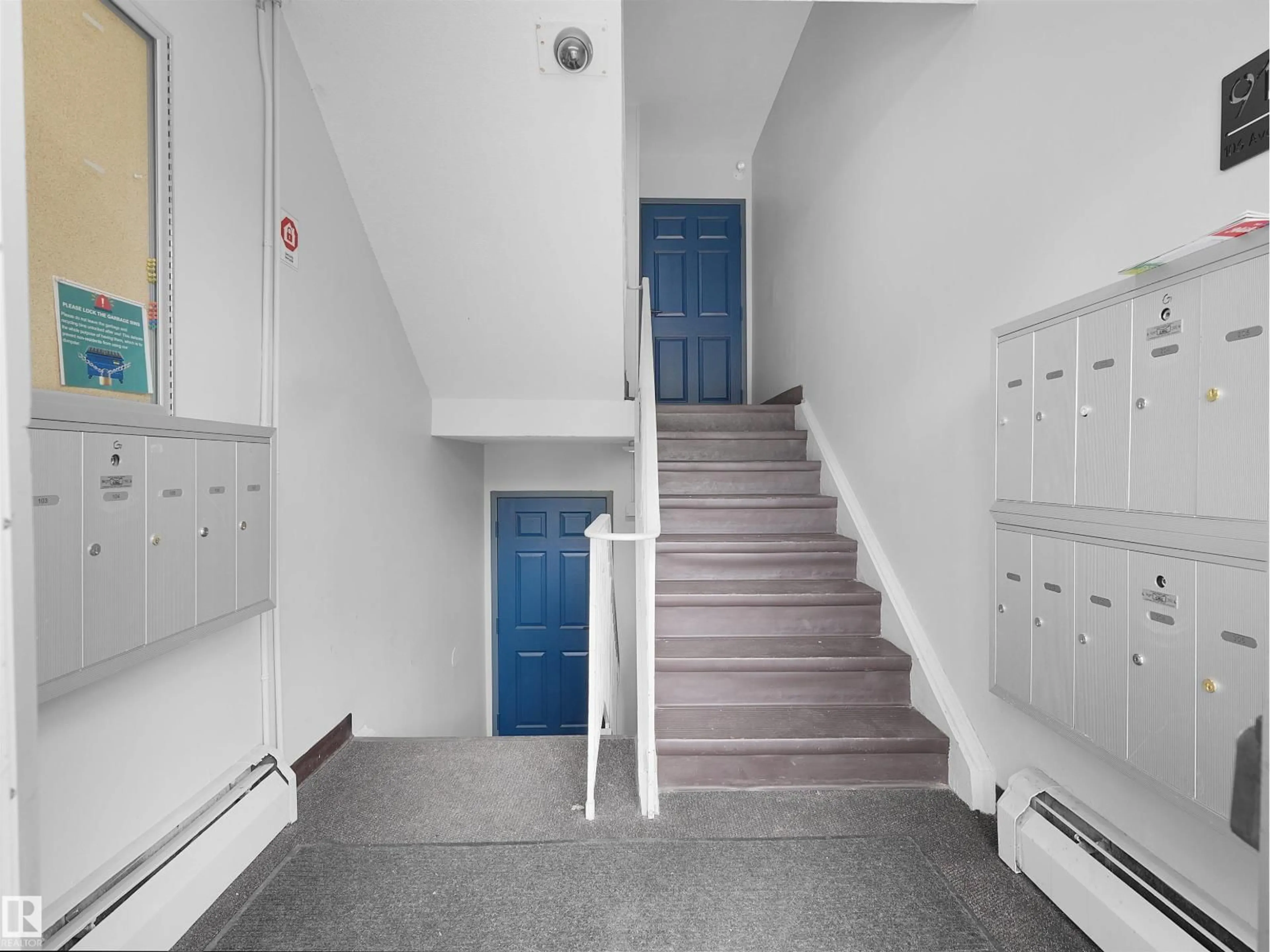 Indoor foyer for #204 - 9116 106 AV NW, Edmonton Alberta T5H0M9