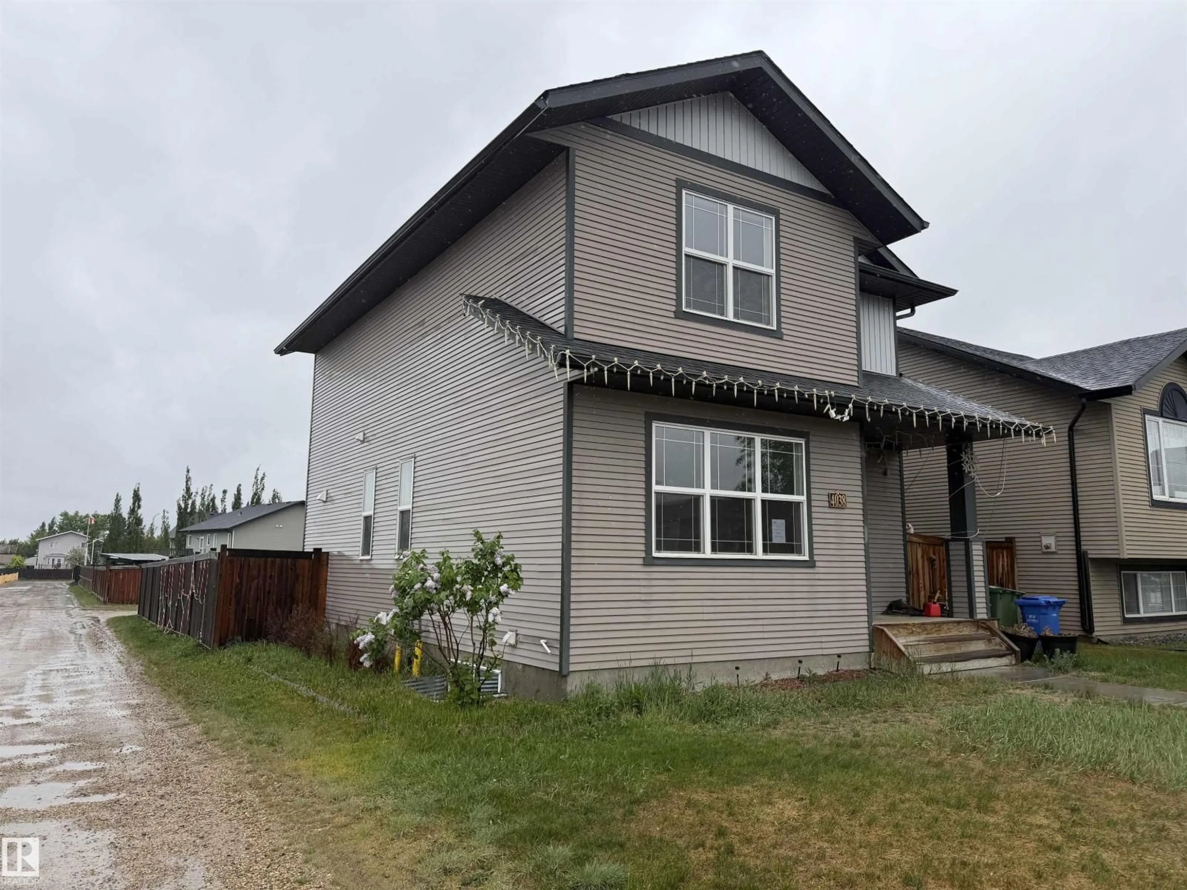 Home with vinyl exterior material, building for 4038 56 AV, Wetaskiwin Alberta T9A1X6