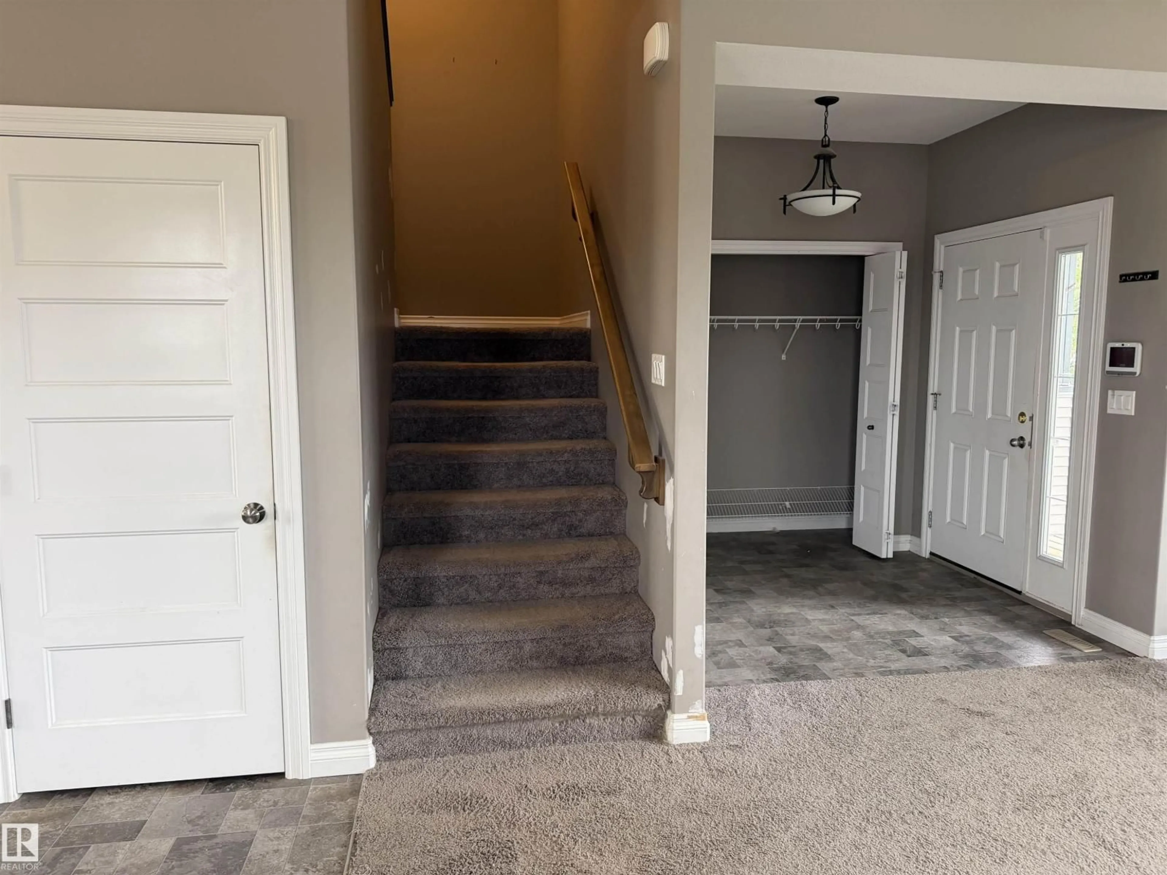 Indoor entryway for 4038 56 AV, Wetaskiwin Alberta T9A1X6