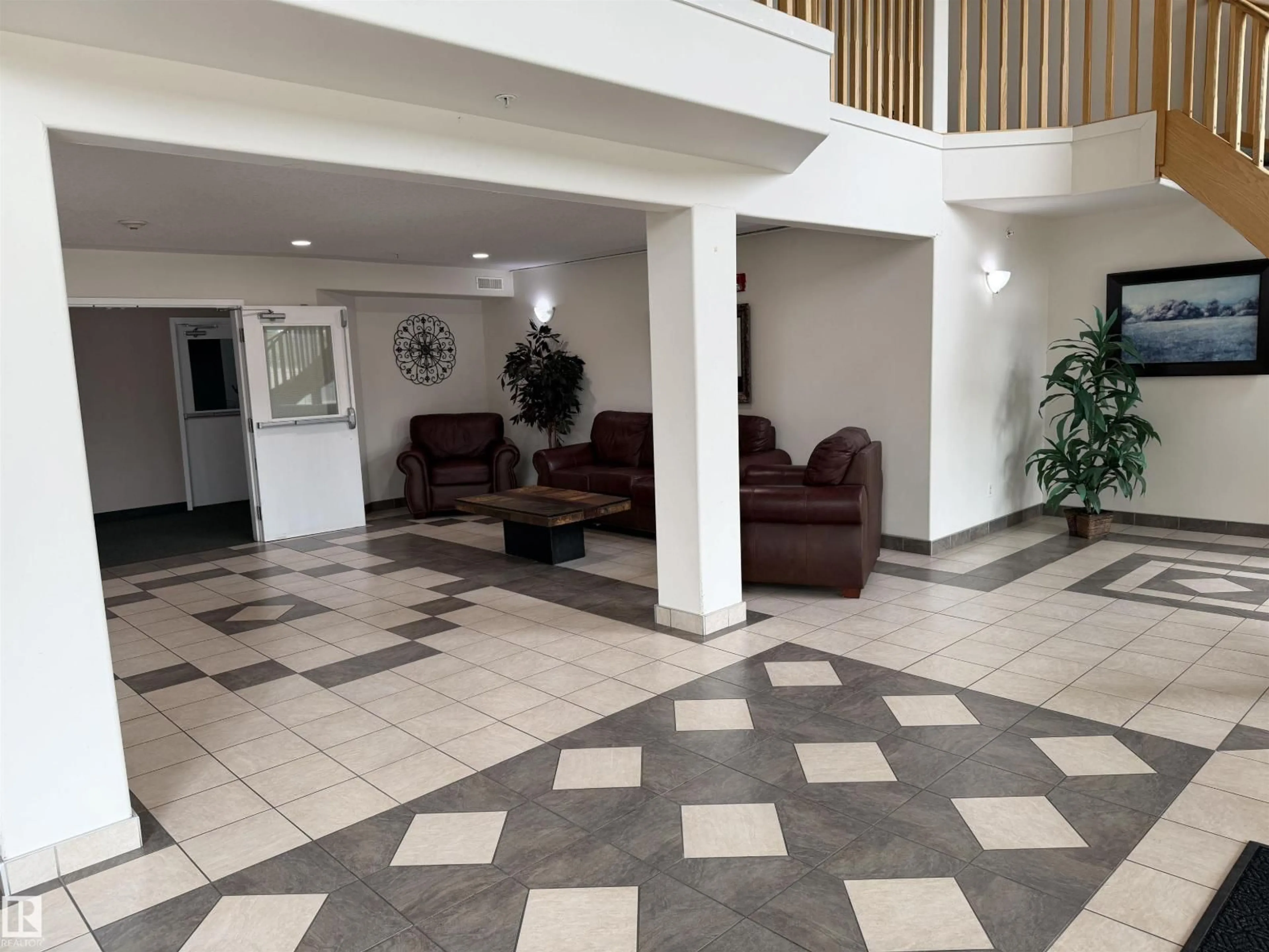 Lobby for 118 GOLF COURSE RD, Stony Plain Alberta T7Z0C7