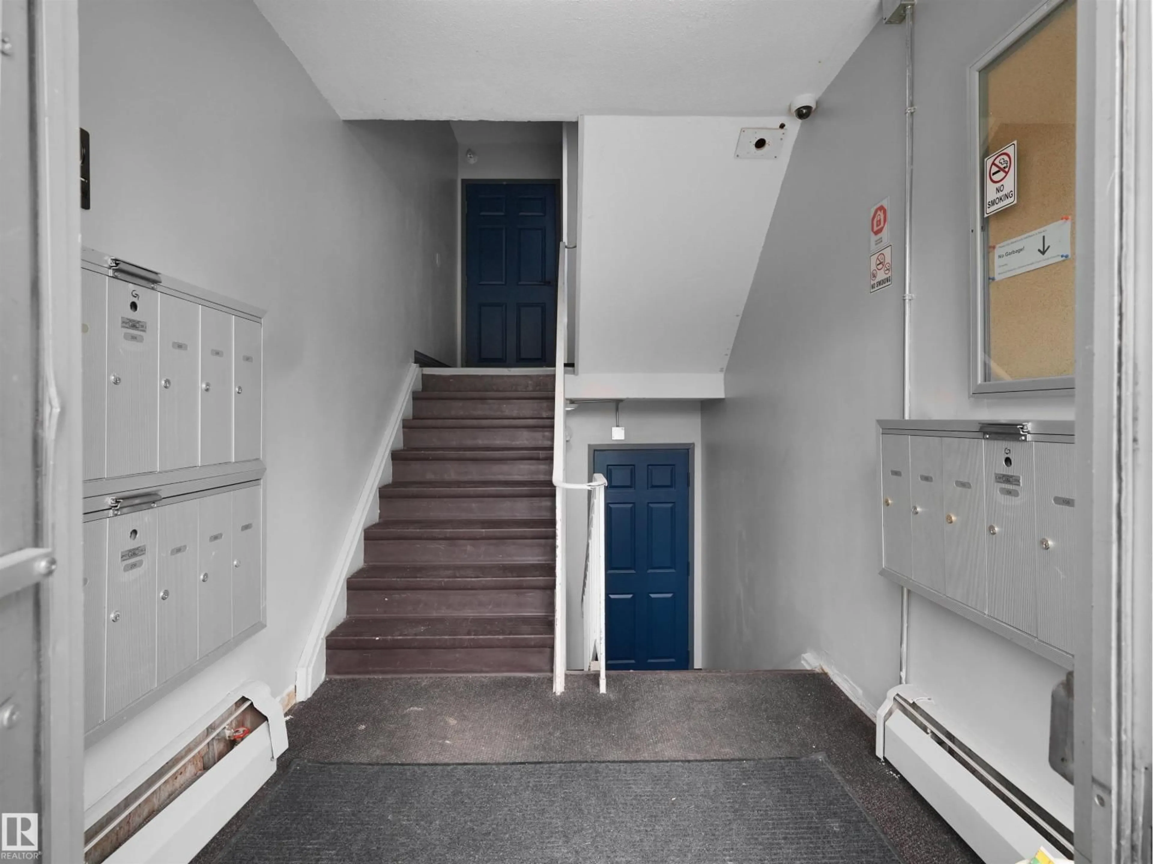 Indoor foyer for 304 - 9120 106 AV, Edmonton Alberta T5H0M9