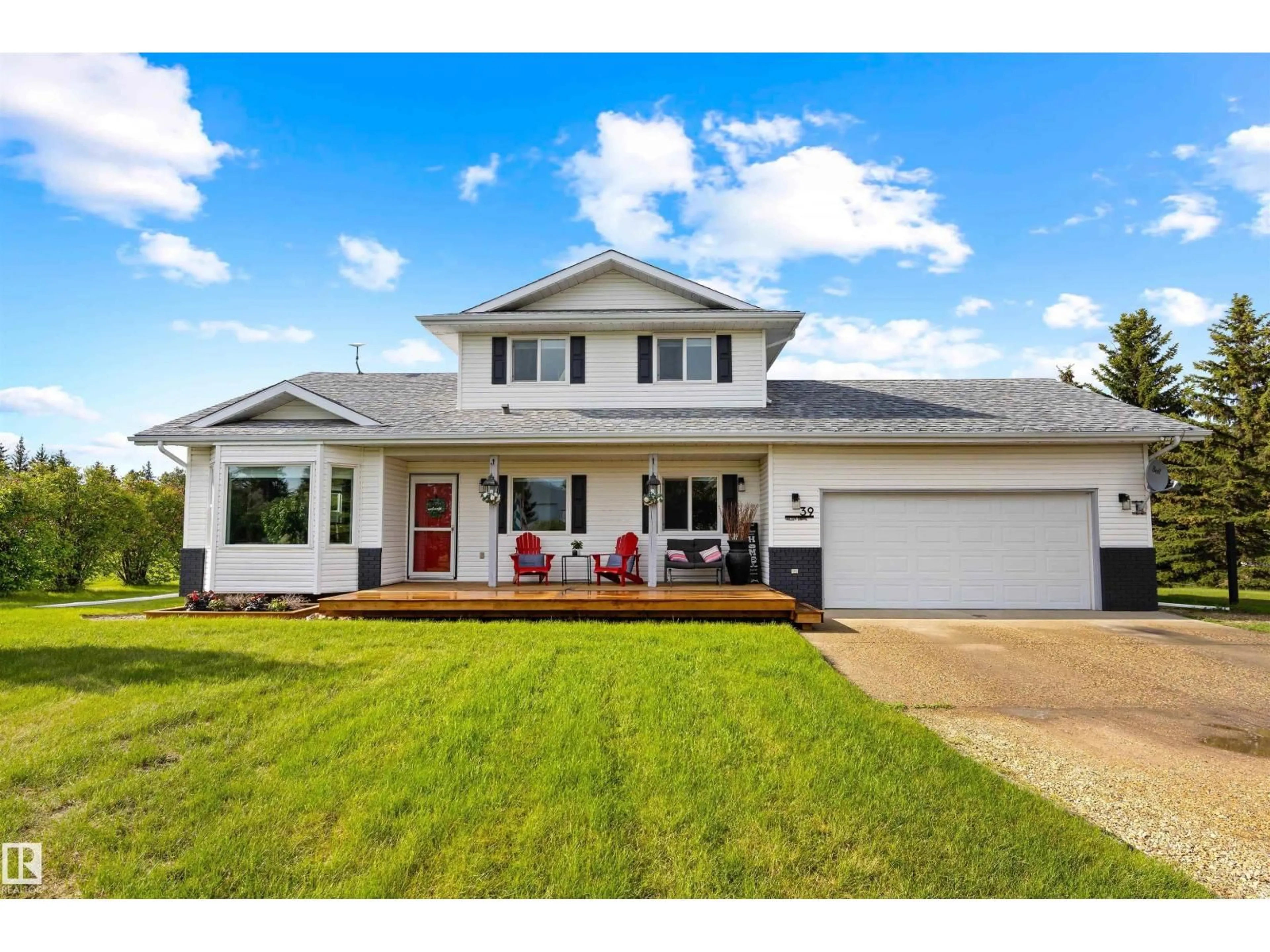 Home with vinyl exterior material, street for 39 55319 RGE ROAD 223, Rural Sturgeon County Alberta T8L5E3