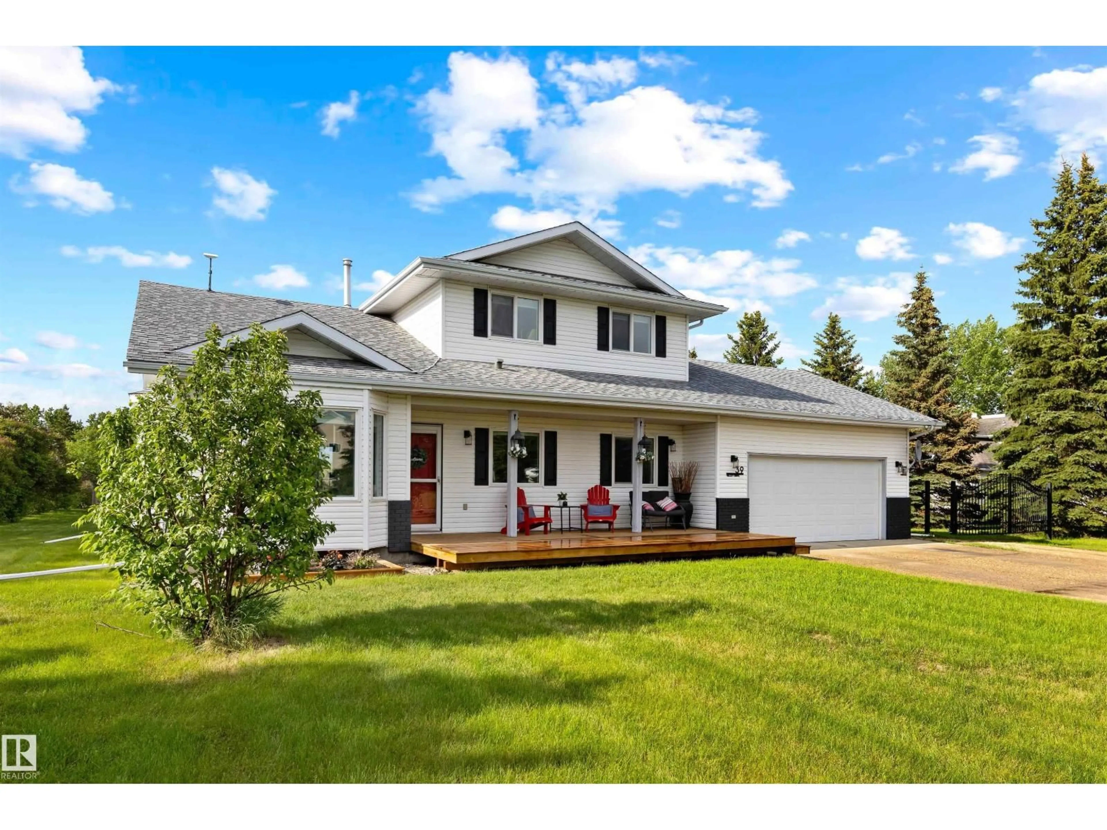 Home with vinyl exterior material, street for 39 55319 RGE ROAD 223, Rural Sturgeon County Alberta T8L5E3