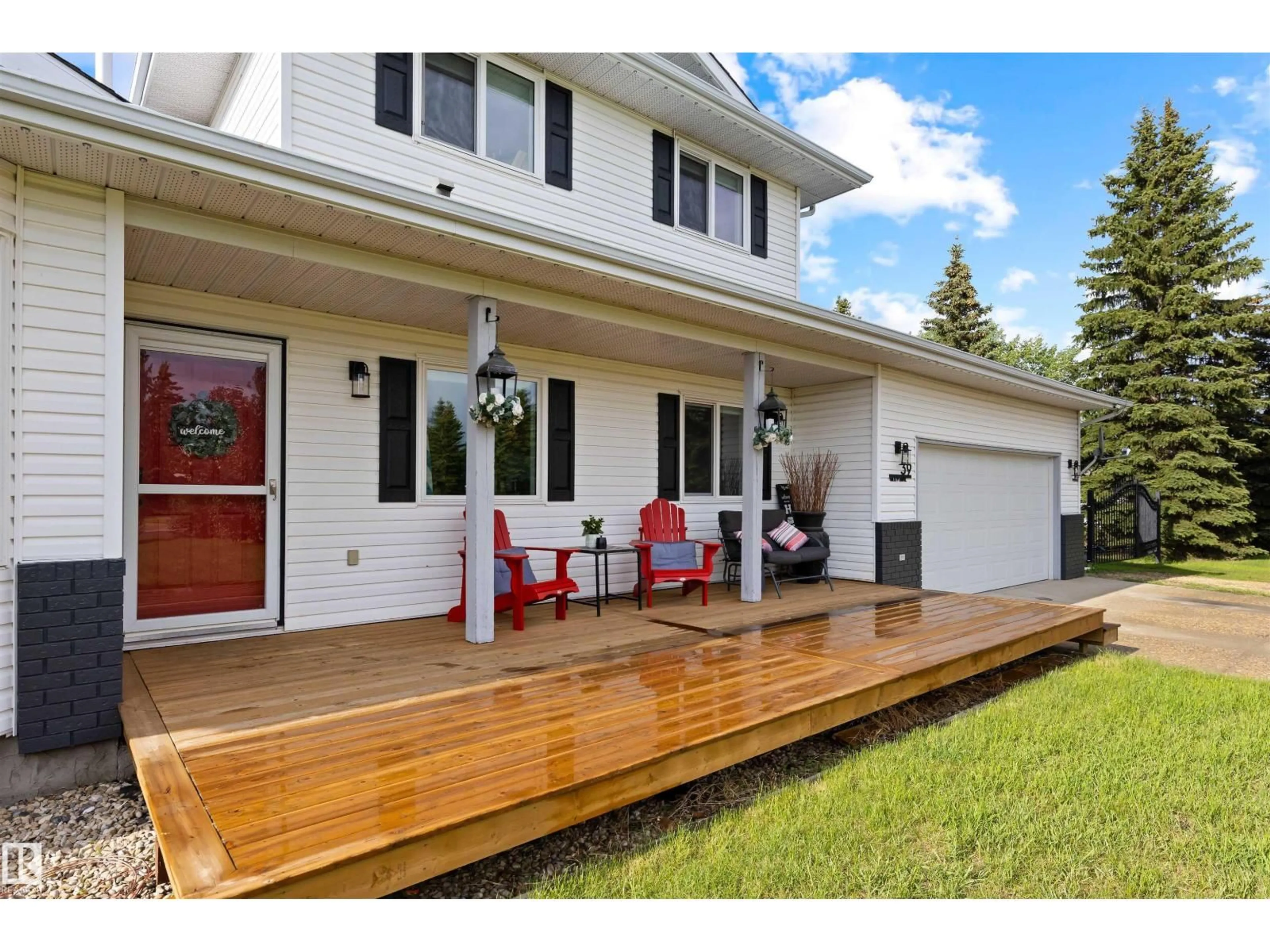 Home with vinyl exterior material, street for 39 55319 RGE ROAD 223, Rural Sturgeon County Alberta T8L5E3
