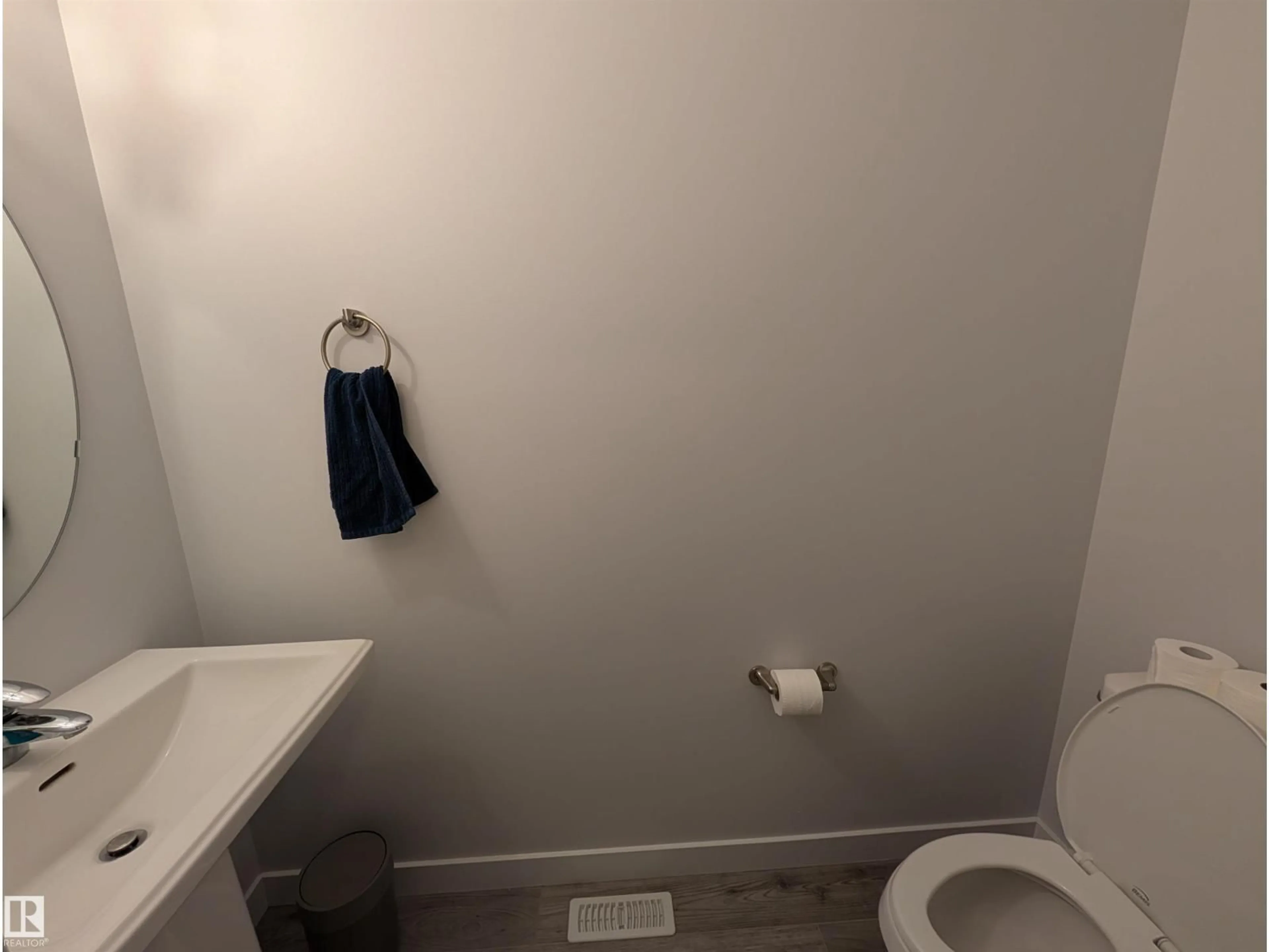 A pic of a room for 9240 224 ST, Edmonton Alberta T5T7L9