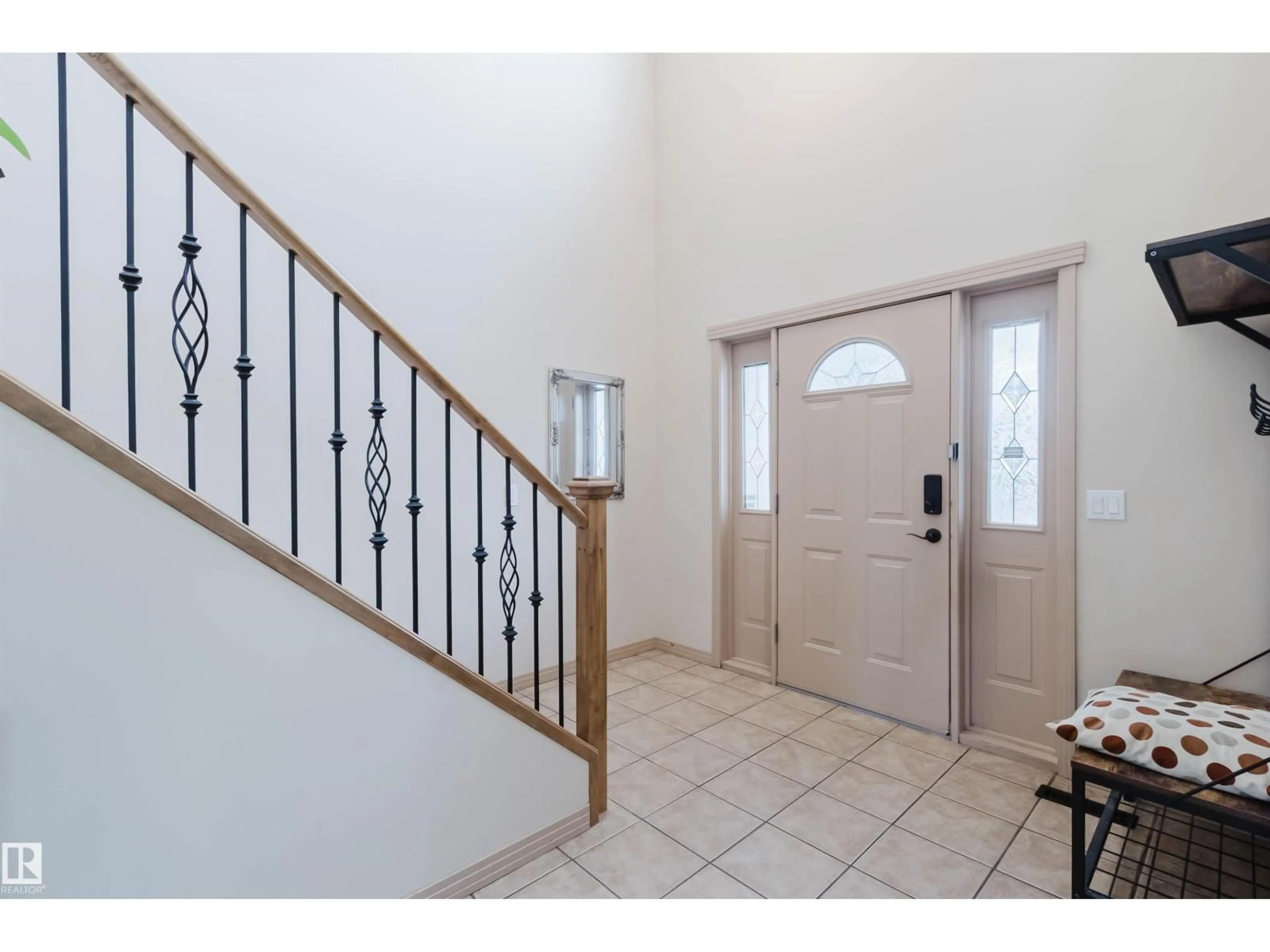 Indoor entryway for 2236 GARNETT CT, Edmonton Alberta T5T6S6