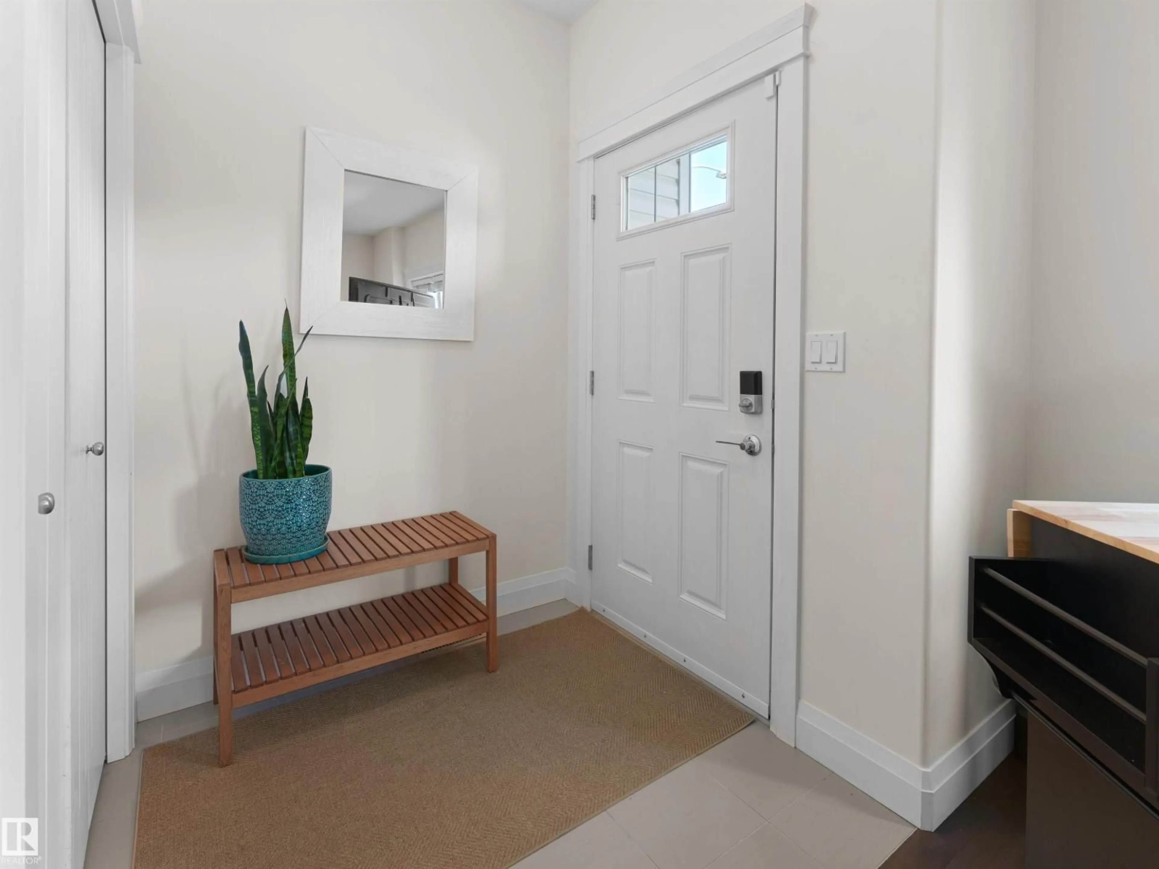 Indoor entryway for 10607 62 AV NW, Edmonton Alberta T6H1M7