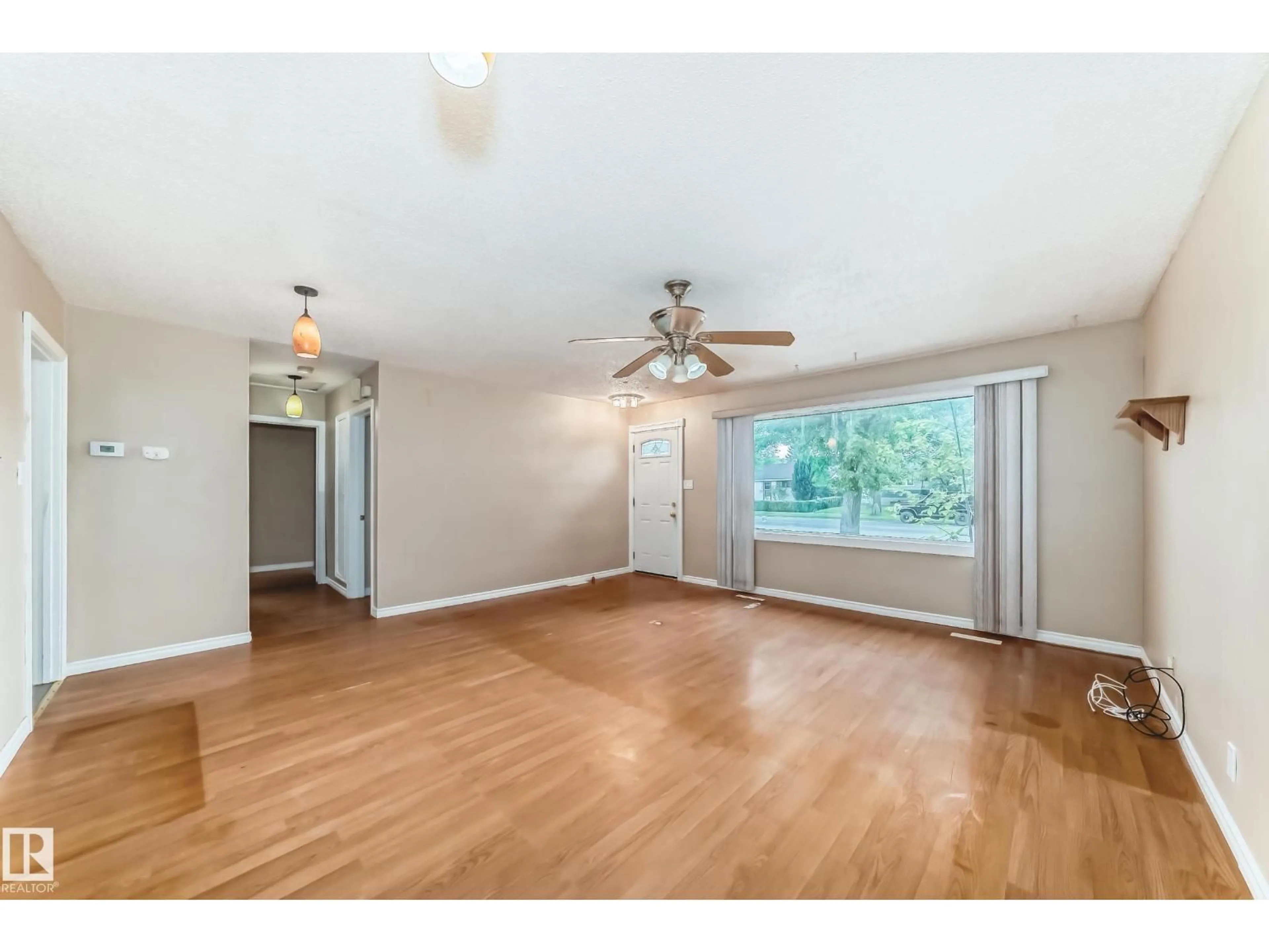 A pic of a room for 13215 132 AV, Edmonton Alberta T5L3R4