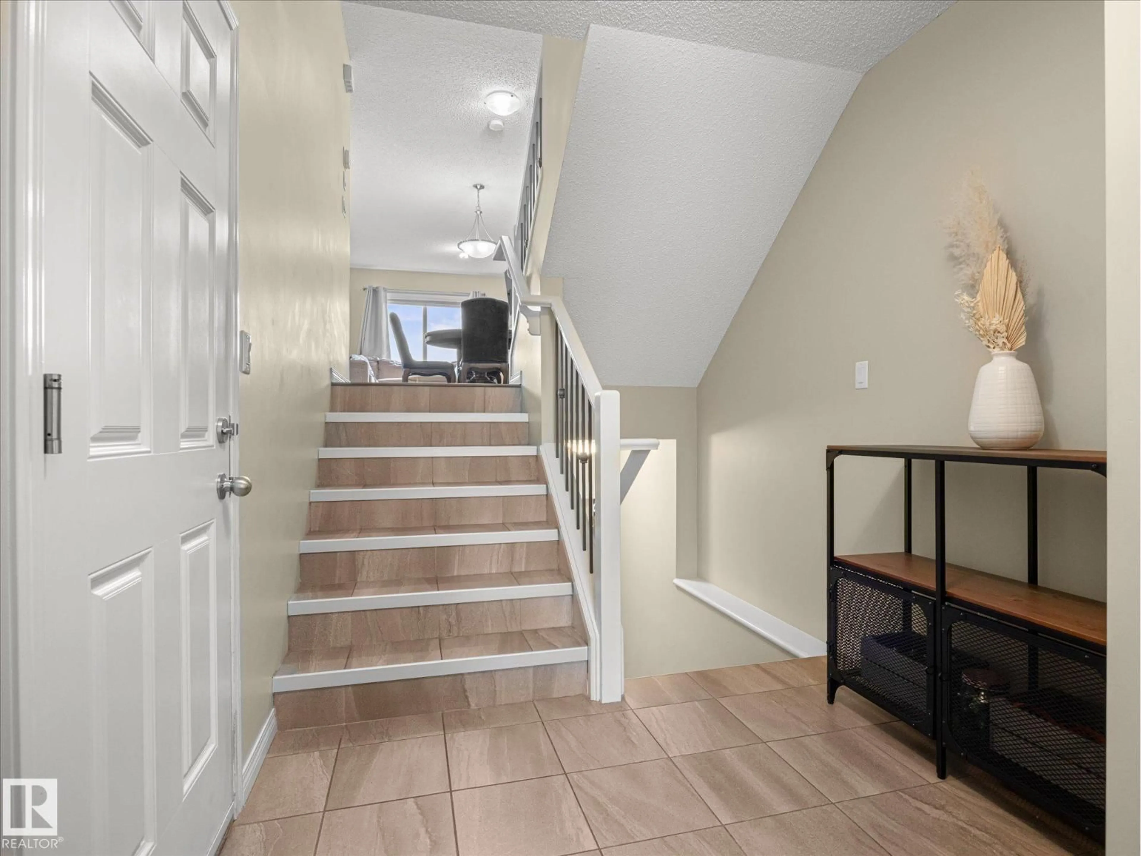 Indoor foyer for 2762 COUGHLAN GREEN GR, Edmonton Alberta T6W3N9