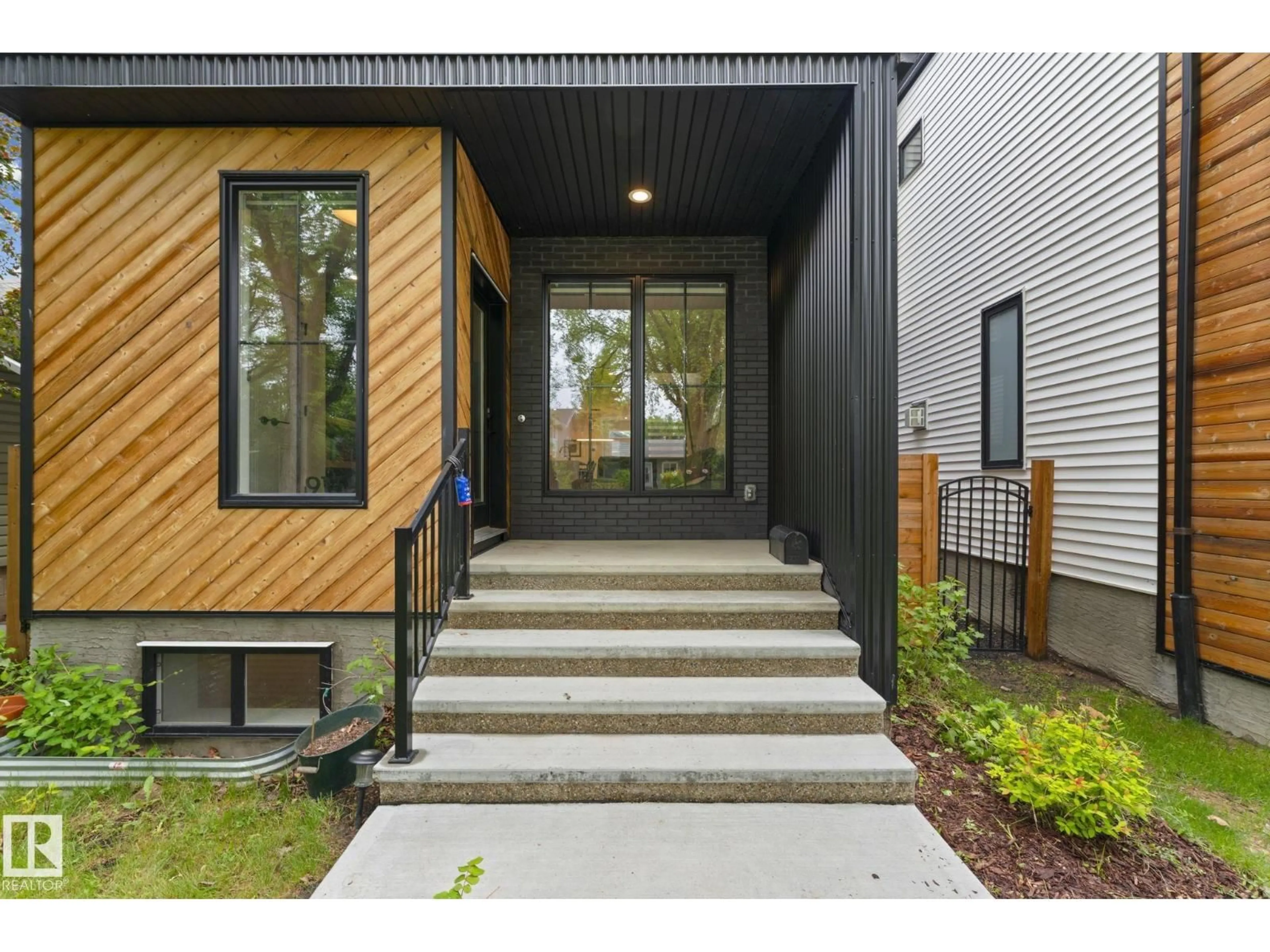 Unknown for 9138 71 AV, Edmonton Alberta T6E0N8