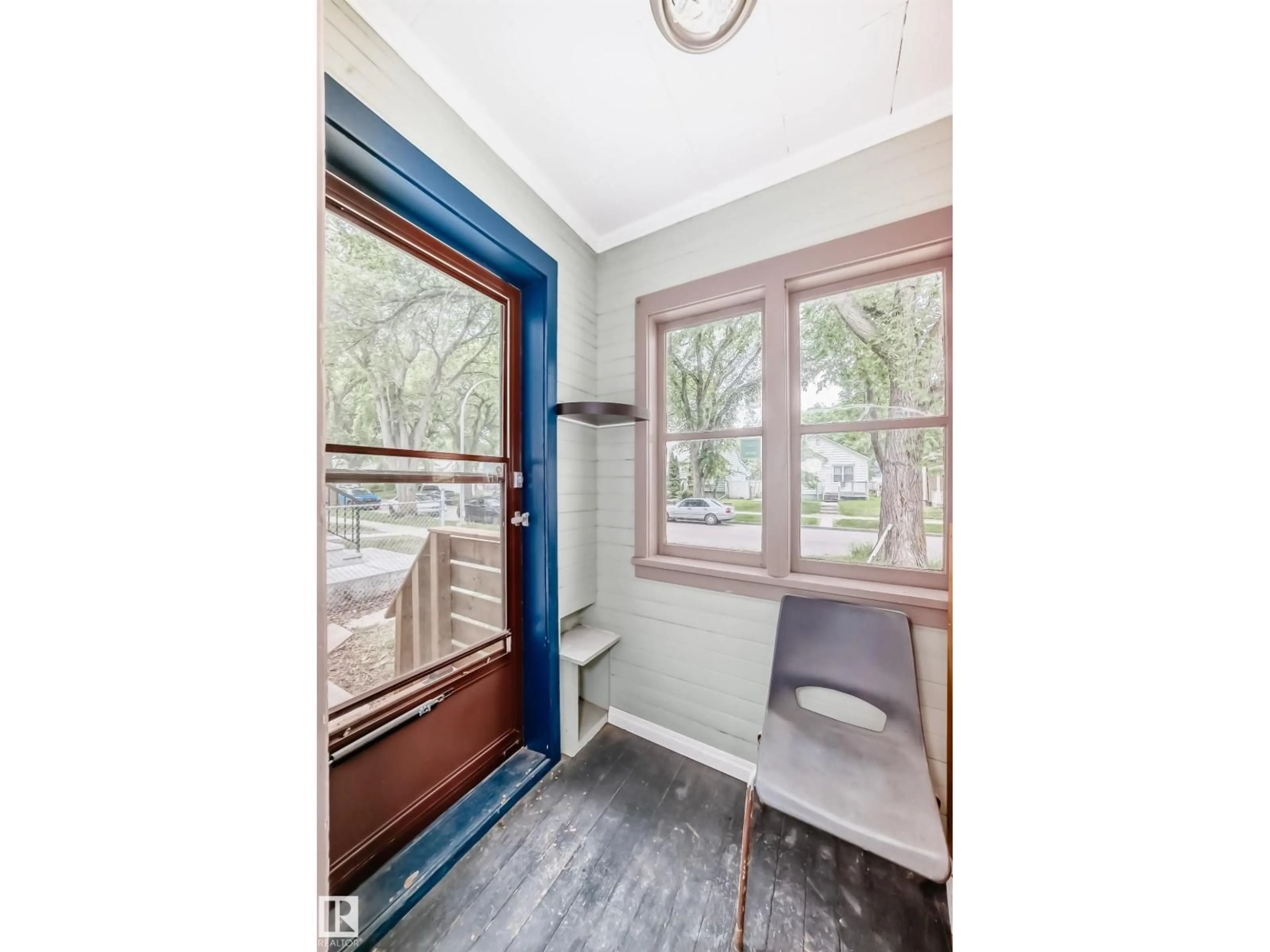 Indoor entryway for NW - 12121 64 ST, Edmonton Alberta T5W4J8