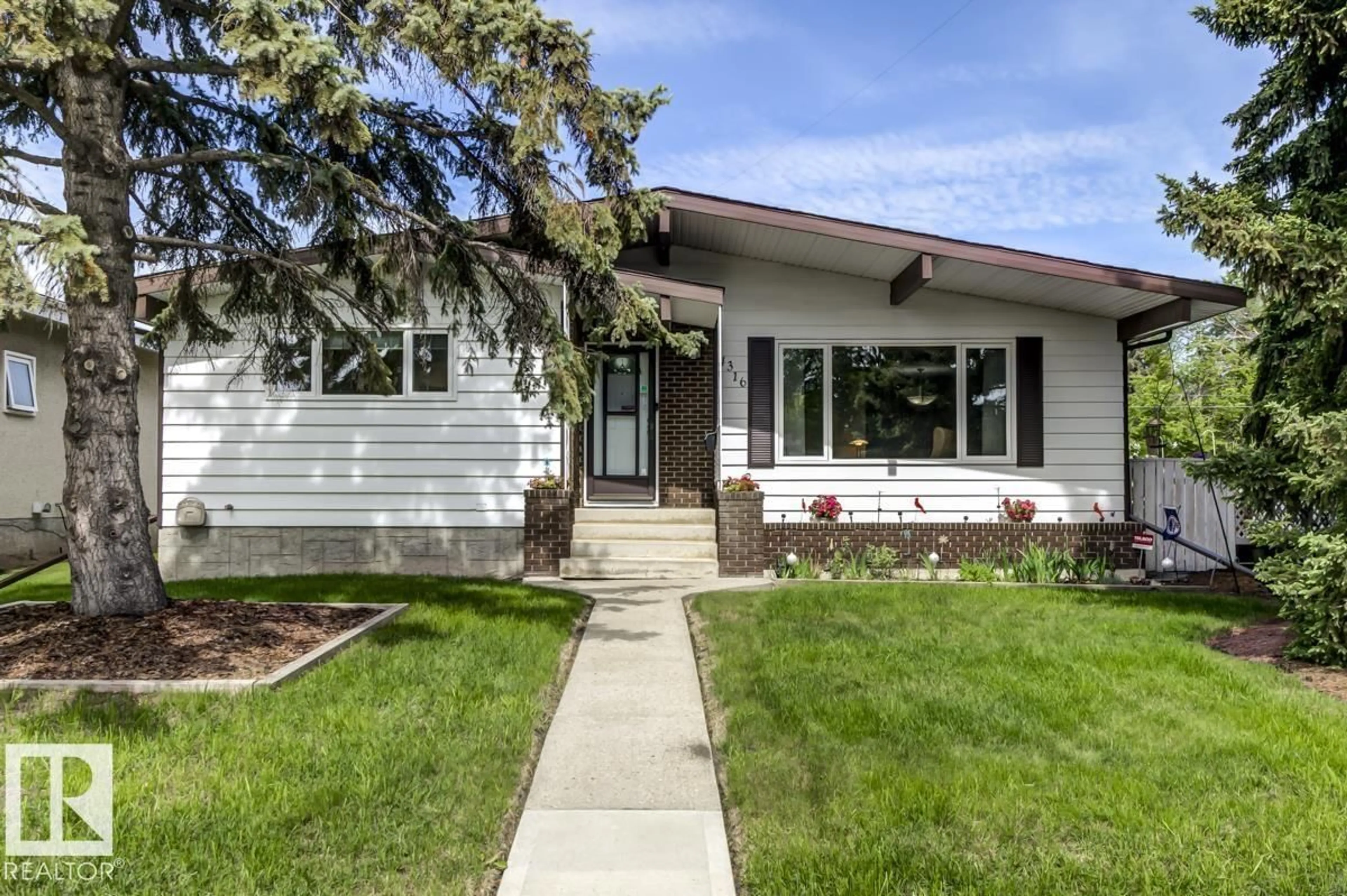 Home with vinyl exterior material, street for NW - 4316 117 ST, Edmonton Alberta T6J1T8