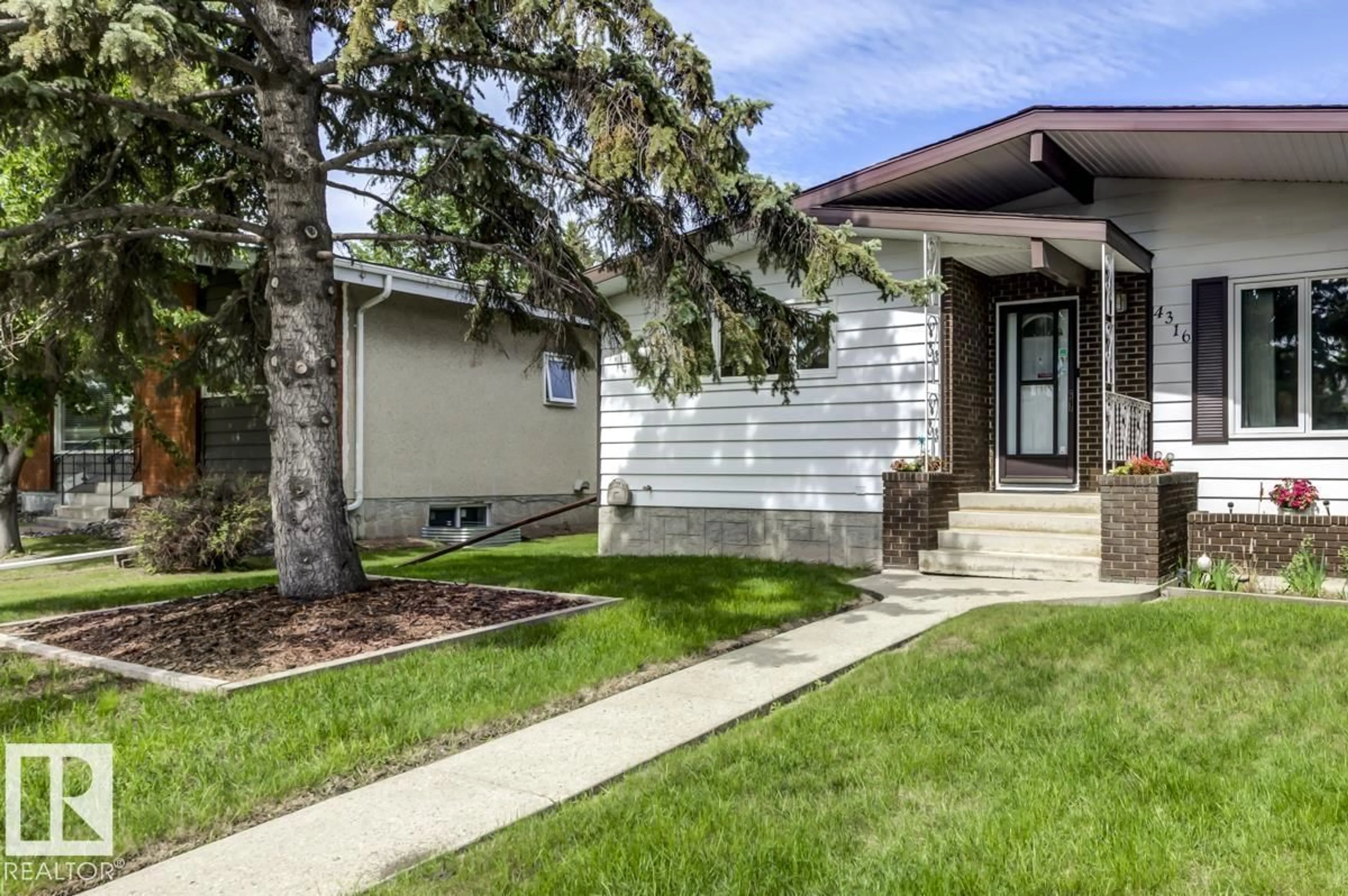 Home with vinyl exterior material, street for NW - 4316 117 ST, Edmonton Alberta T6J1T8