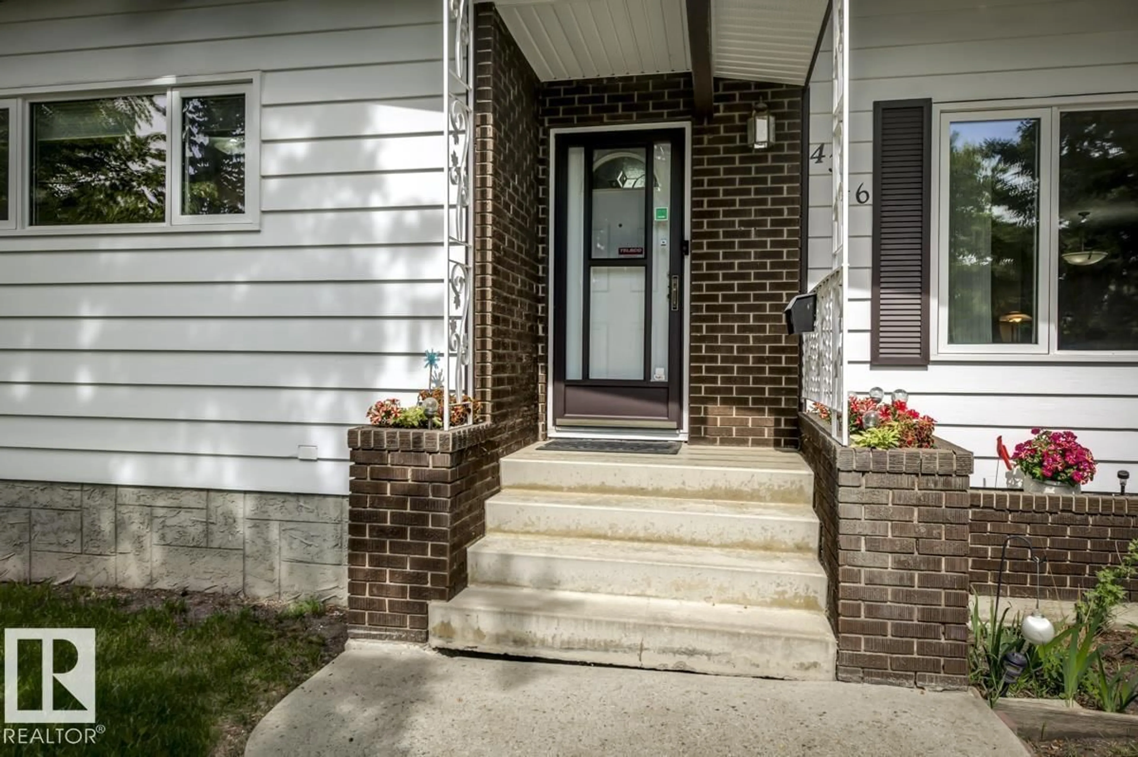 Indoor entryway for NW - 4316 117 ST, Edmonton Alberta T6J1T8