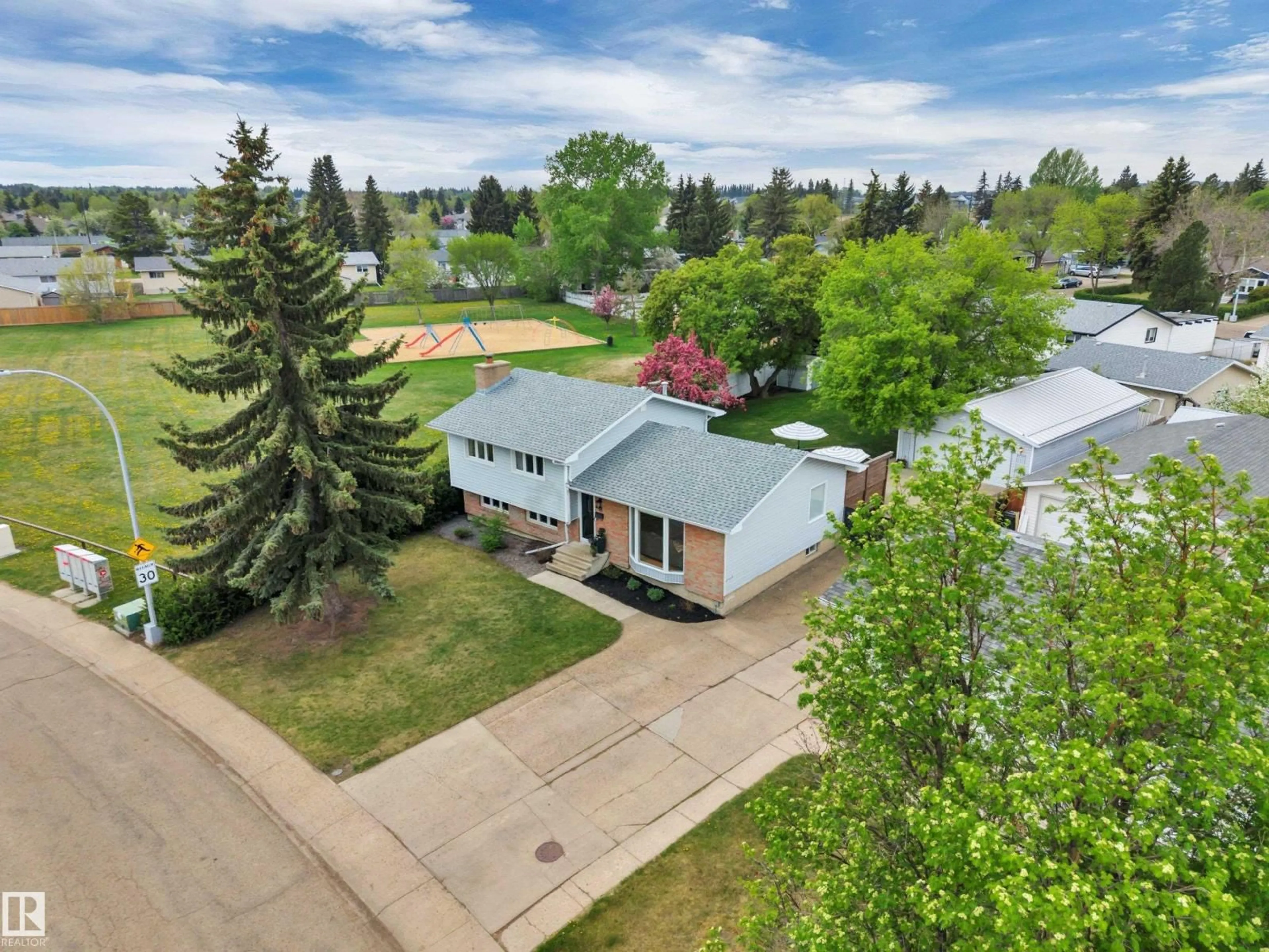 A pic from outside/outdoor area/front of a property/back of a property/a pic from drone, street for 14 MEADOWOOD CR, Sherwood Park Alberta T8A0L7