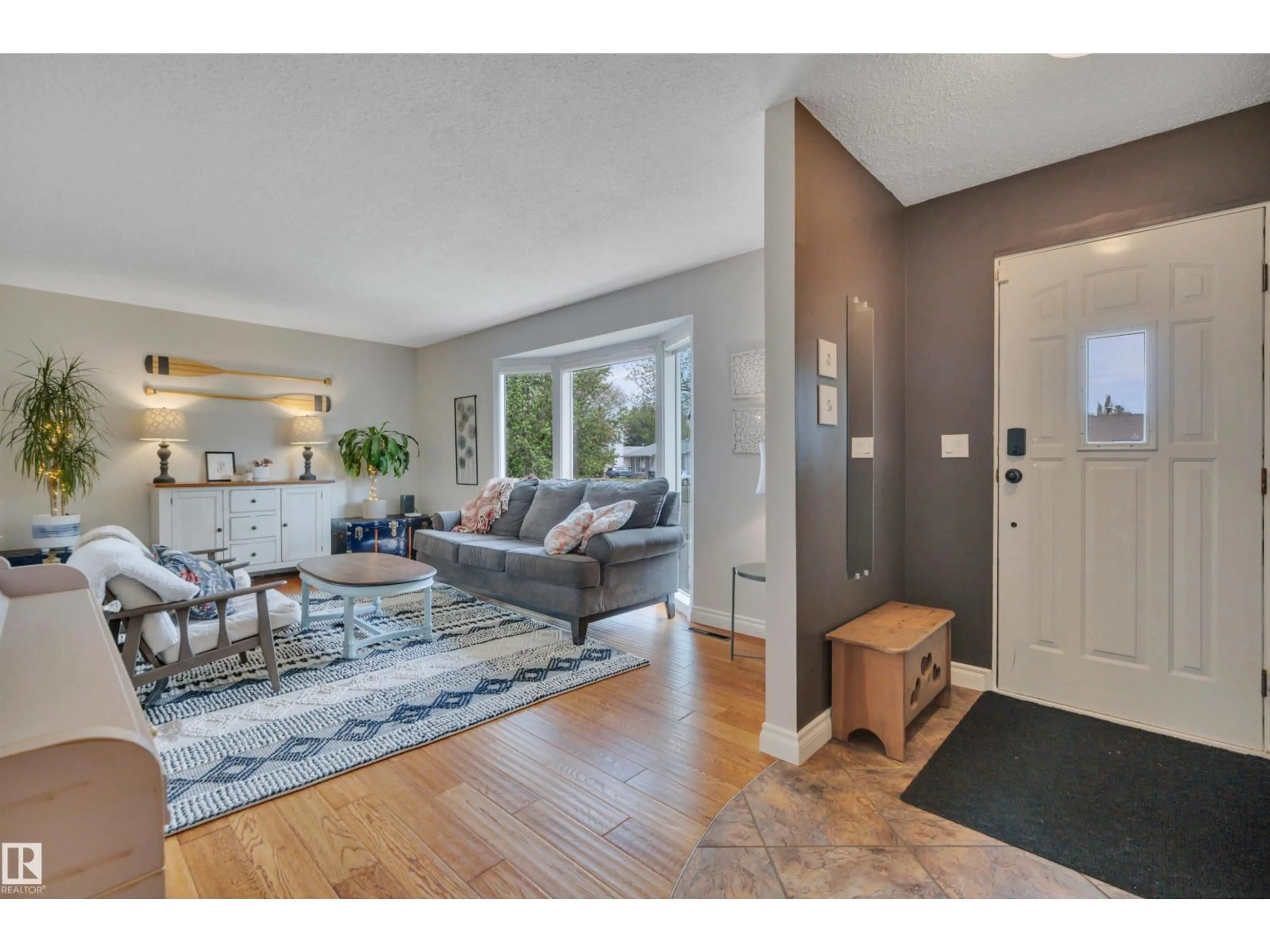 Indoor entryway for 14 MEADOWOOD CR, Sherwood Park Alberta T8A0L7