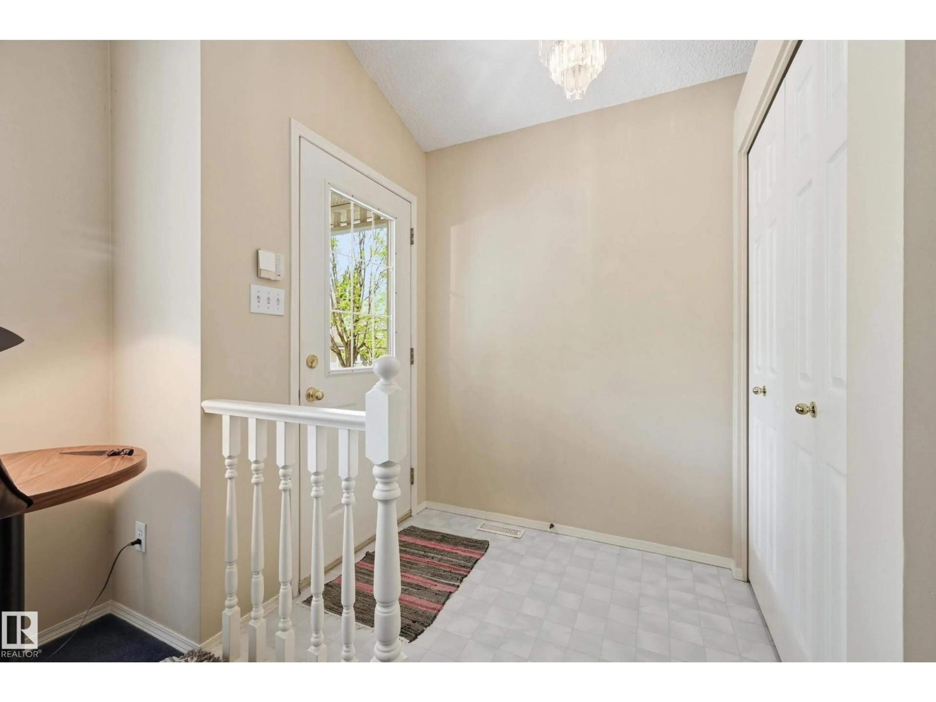 Indoor entryway for 2050 TANNER WD, Edmonton Alberta T6R2R4
