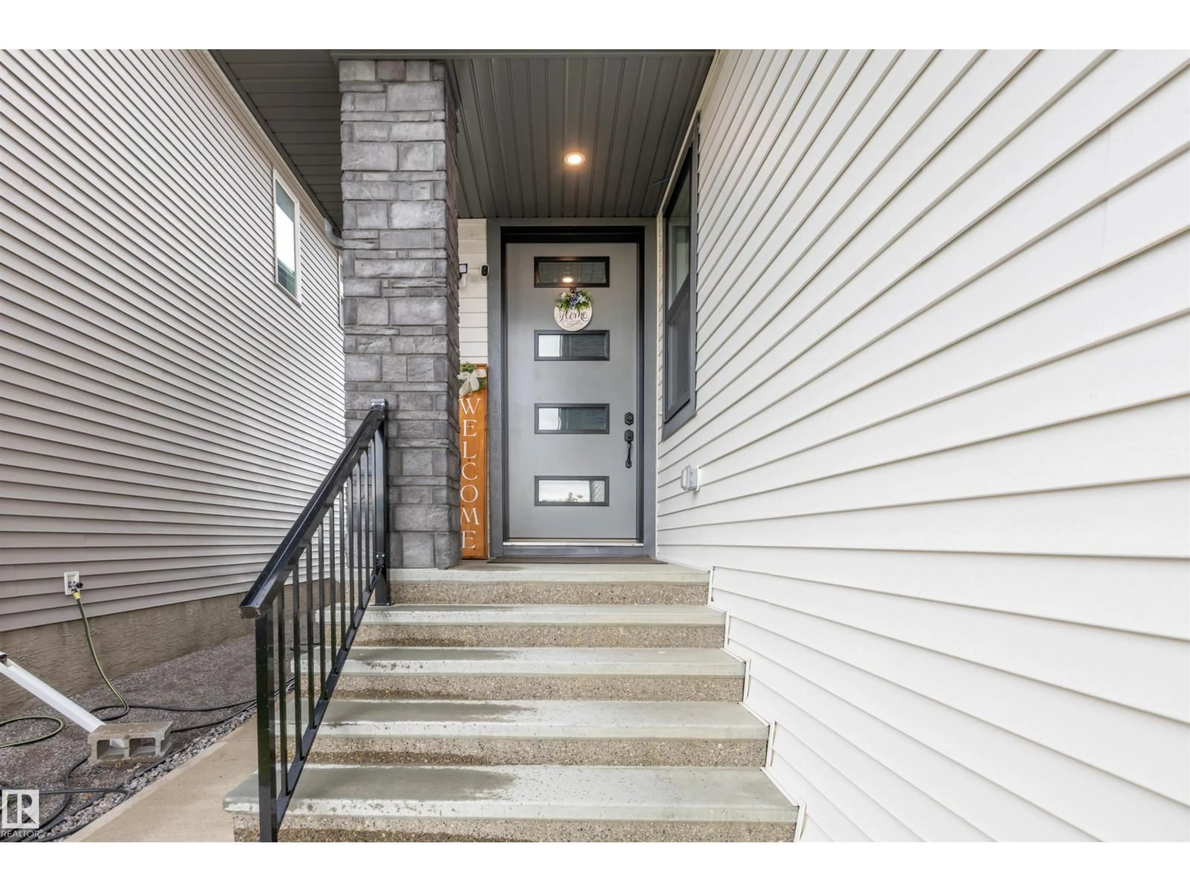 Indoor entryway for 1251 CALAHOO RD, Spruce Grove Alberta T7X0E8