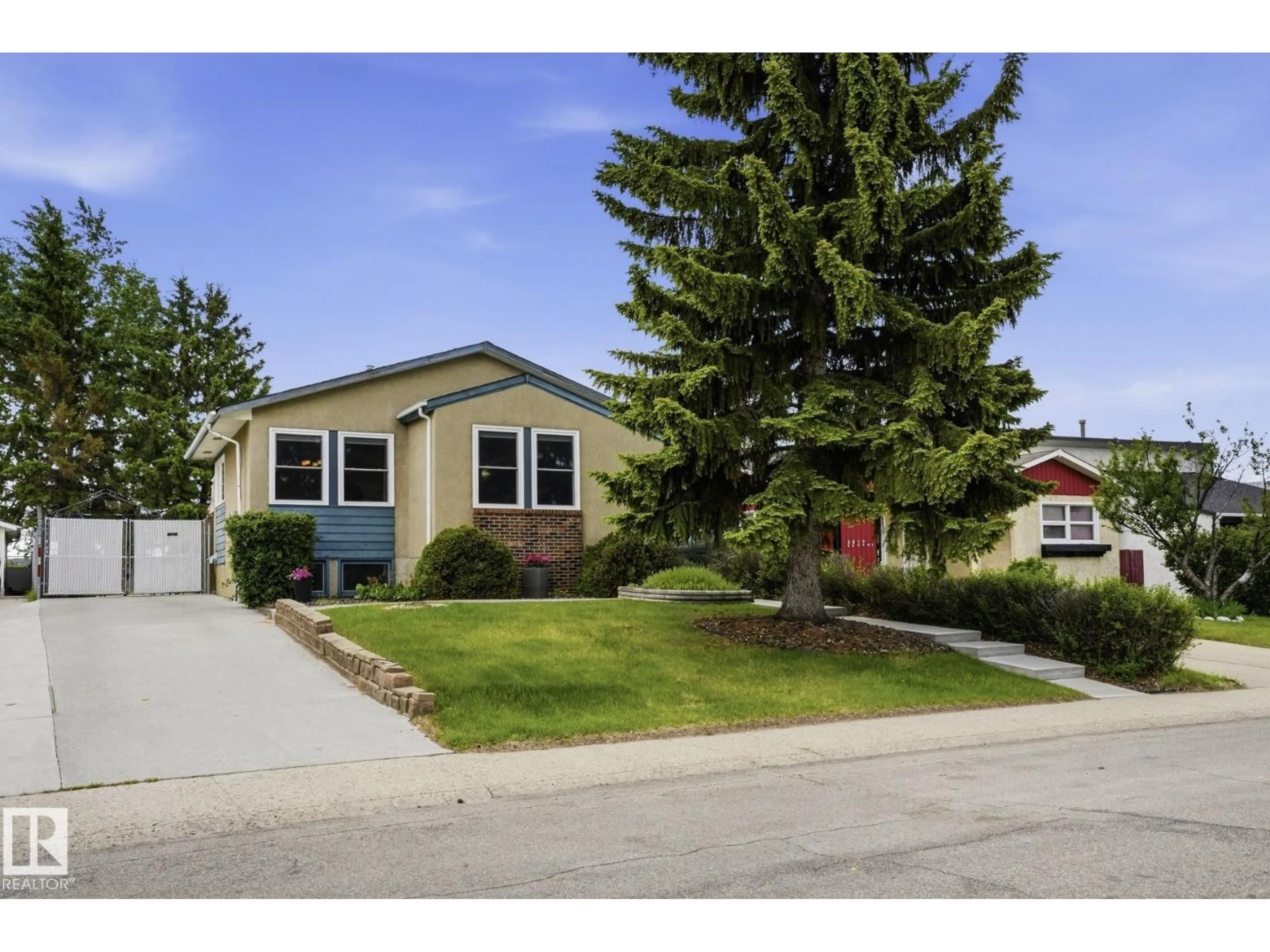 Home with vinyl exterior material, street for 5511 10 AV, Edmonton Alberta T6L1Y5
