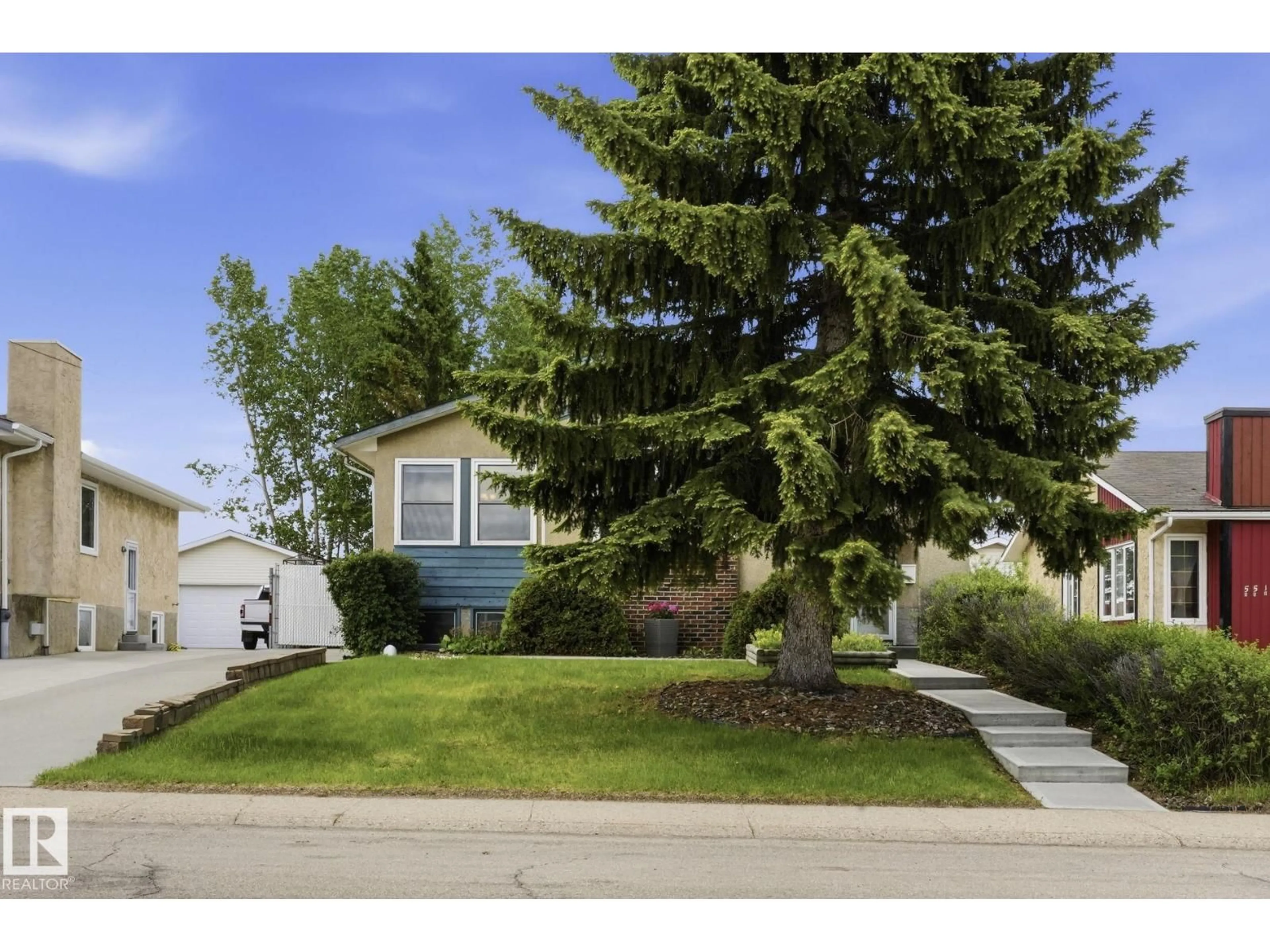 Home with vinyl exterior material, street for 5511 10 AV, Edmonton Alberta T6L1Y5