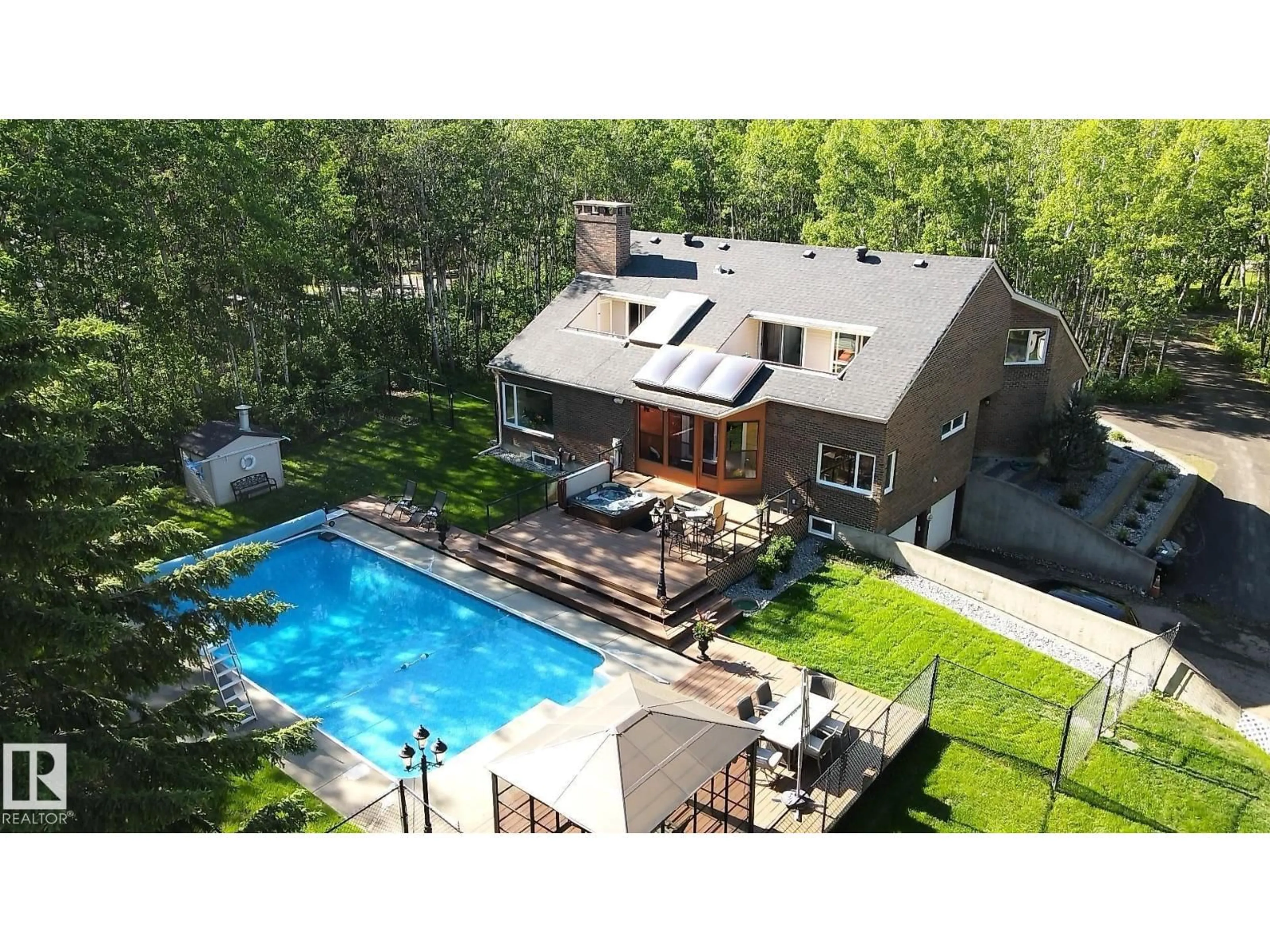 A pic from outside/outdoor area/front of a property/back of a property/a pic from drone, unknown for 52319 - 85 RGE ROAD 231, Rural Strathcona County Alberta T8B1A8