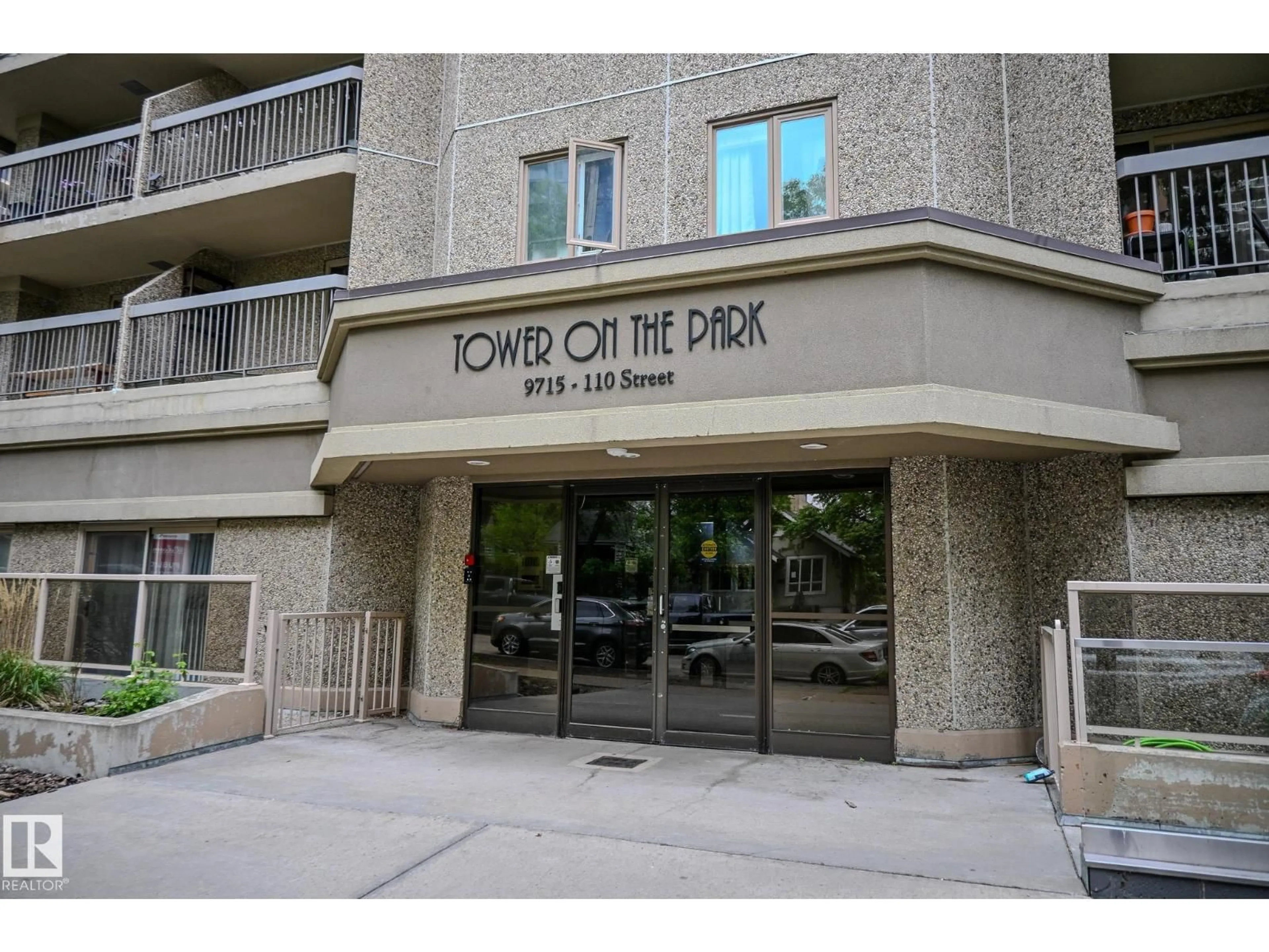 Indoor foyer for #1202 - 9715 110 ST, Edmonton Alberta T5K2M1