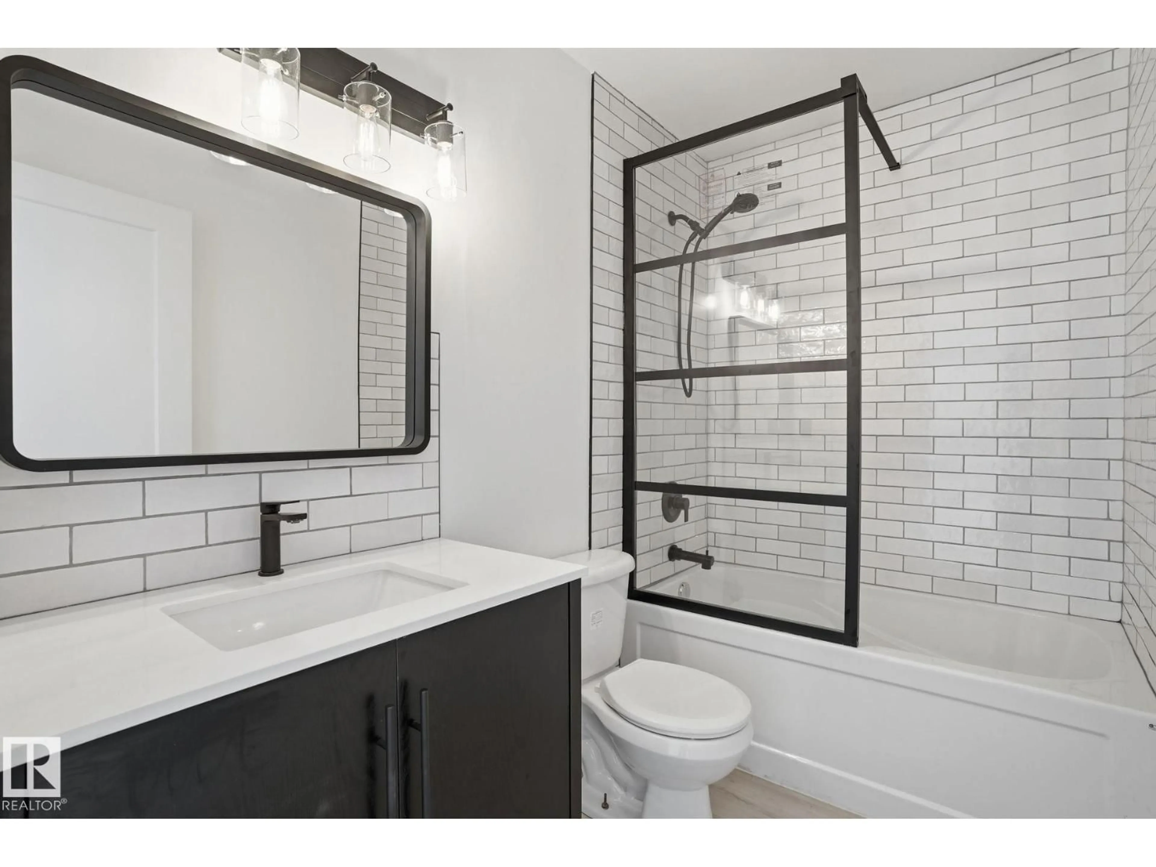 Contemporary bathroom, ceramic/tile floor for 260 - 3307 116A AV NW, Edmonton Alberta T5W5J9