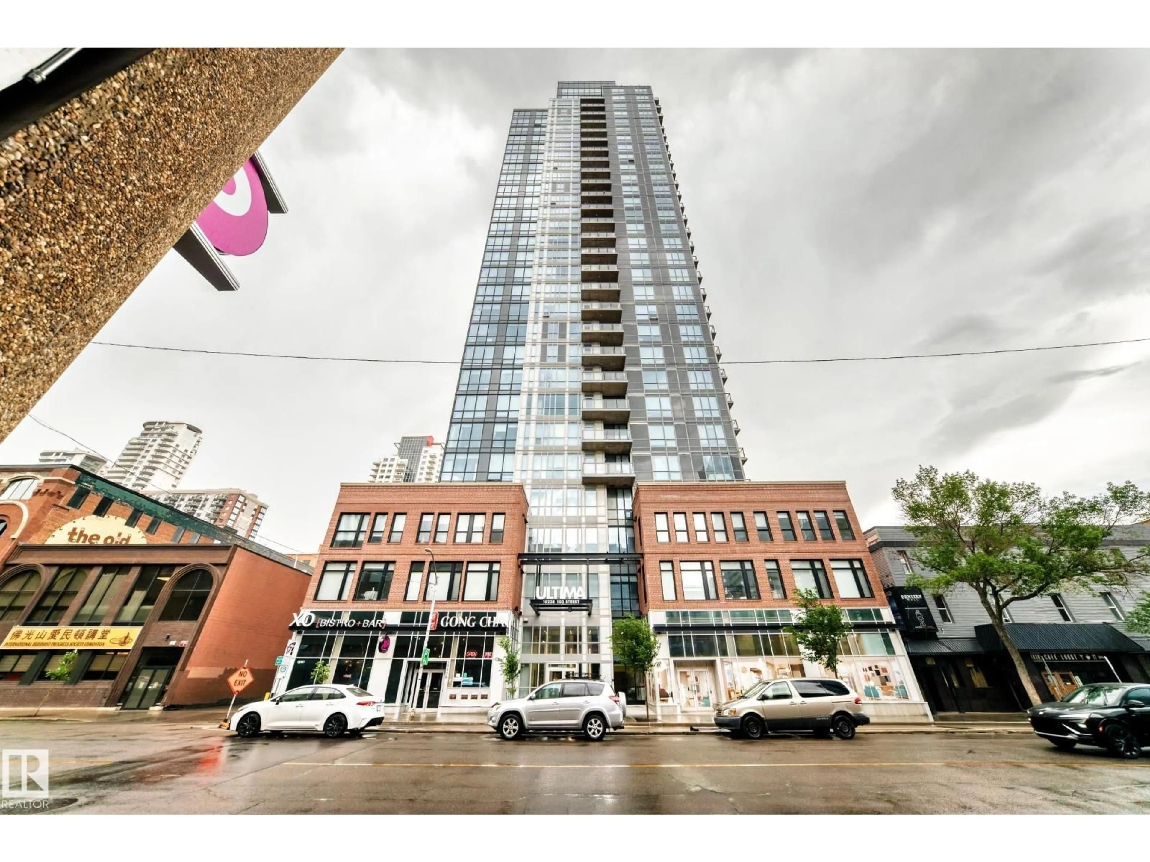 Indoor foyer for 10238 - 2604 103 ST NW, Edmonton Alberta T5J4C9