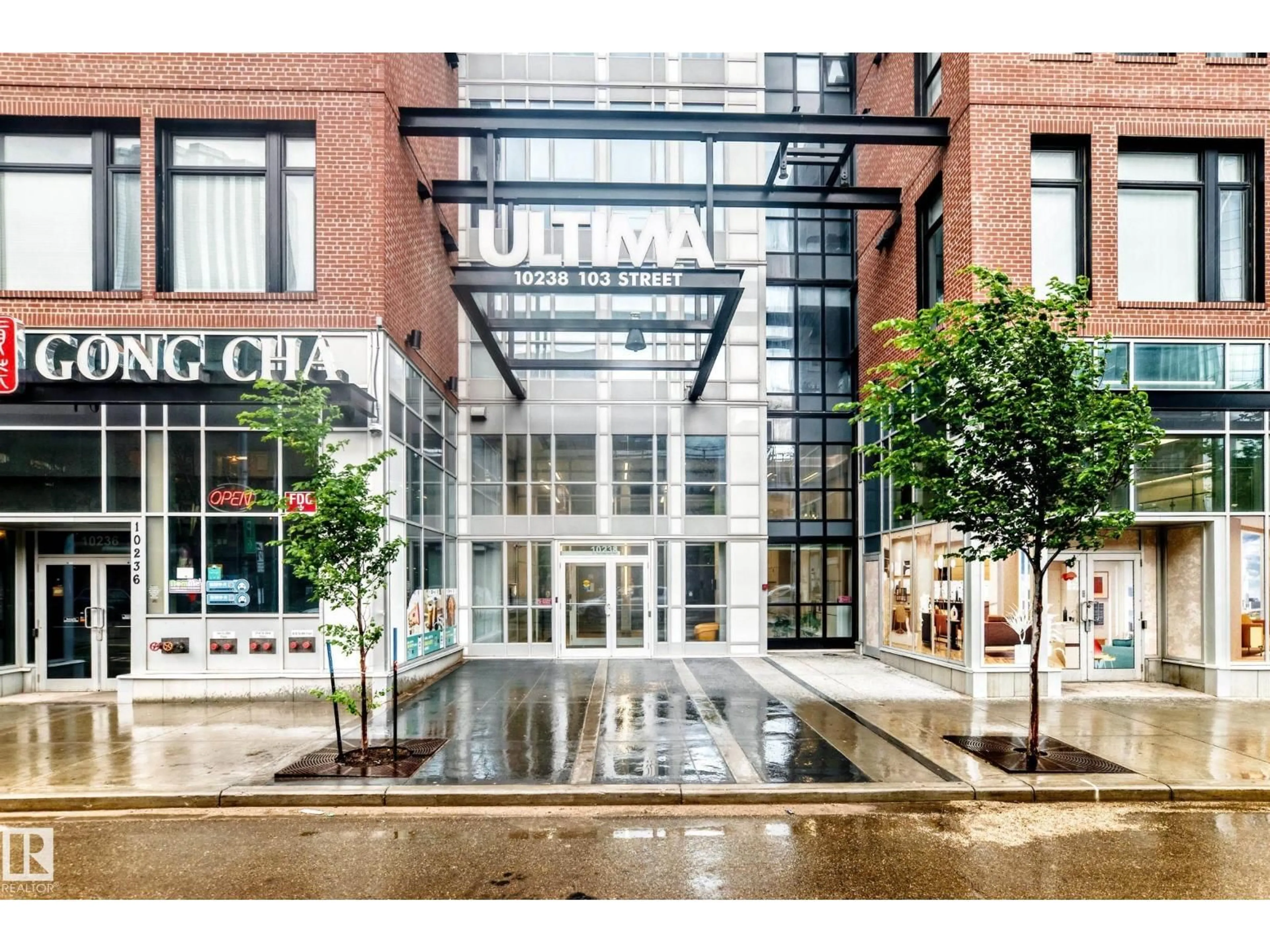 Indoor foyer for 10238 - 2604 103 ST NW, Edmonton Alberta T5J4C9