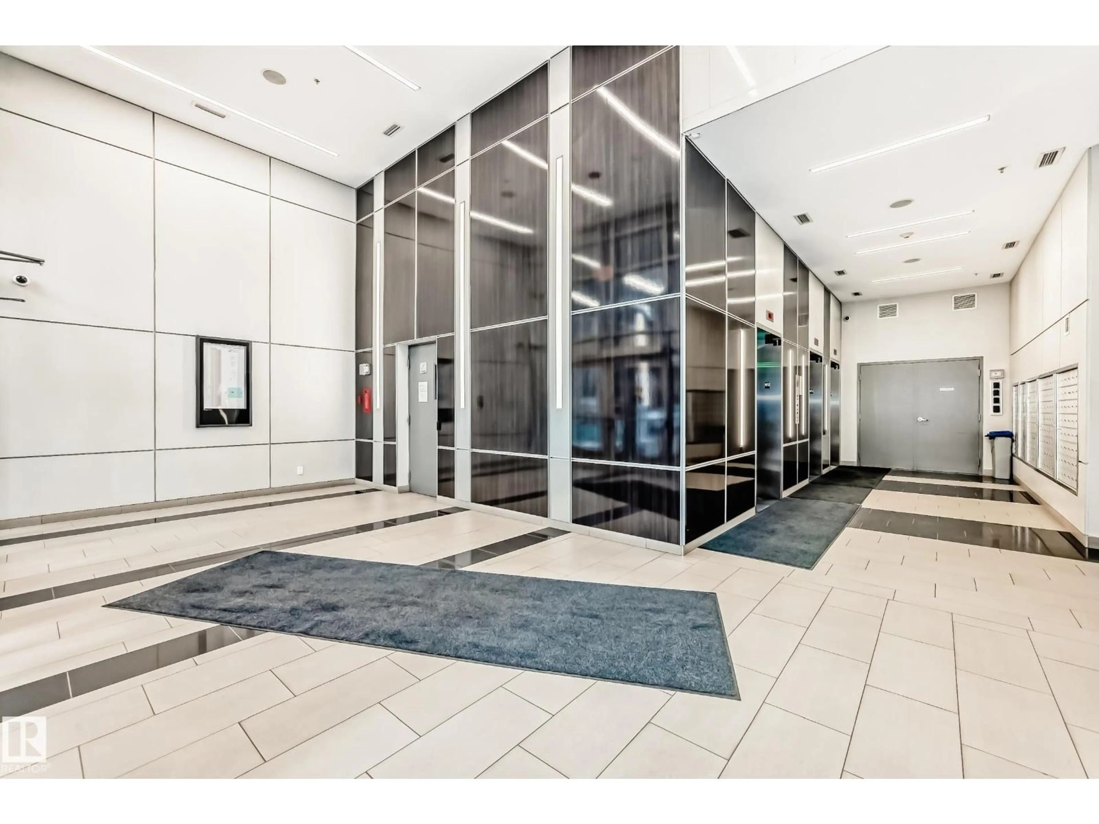 Indoor foyer for 10238 - 2604 103 ST NW, Edmonton Alberta T5J4C9