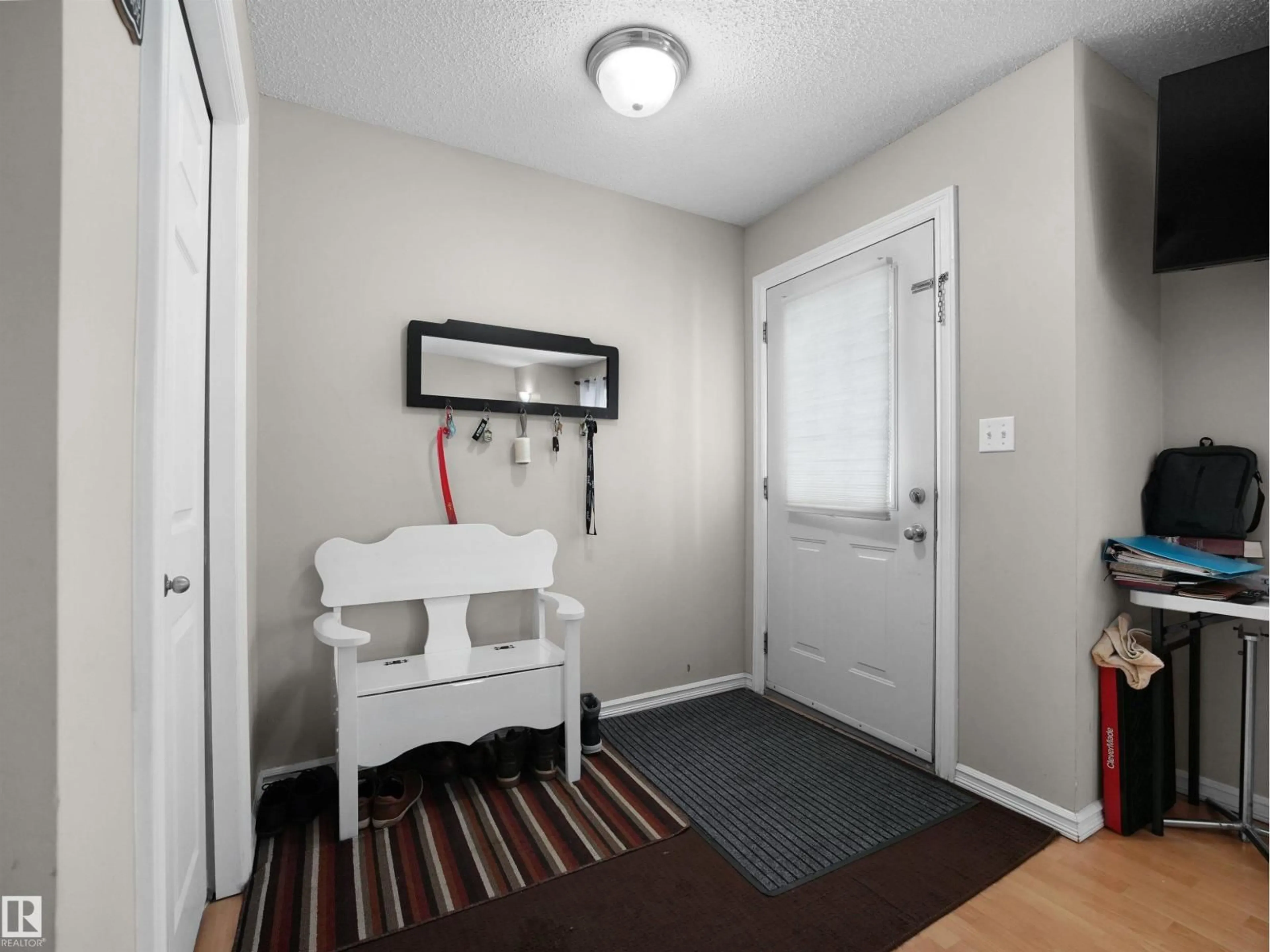 Indoor entryway for NW - 21379 89 AV, Edmonton Alberta T5T6V3