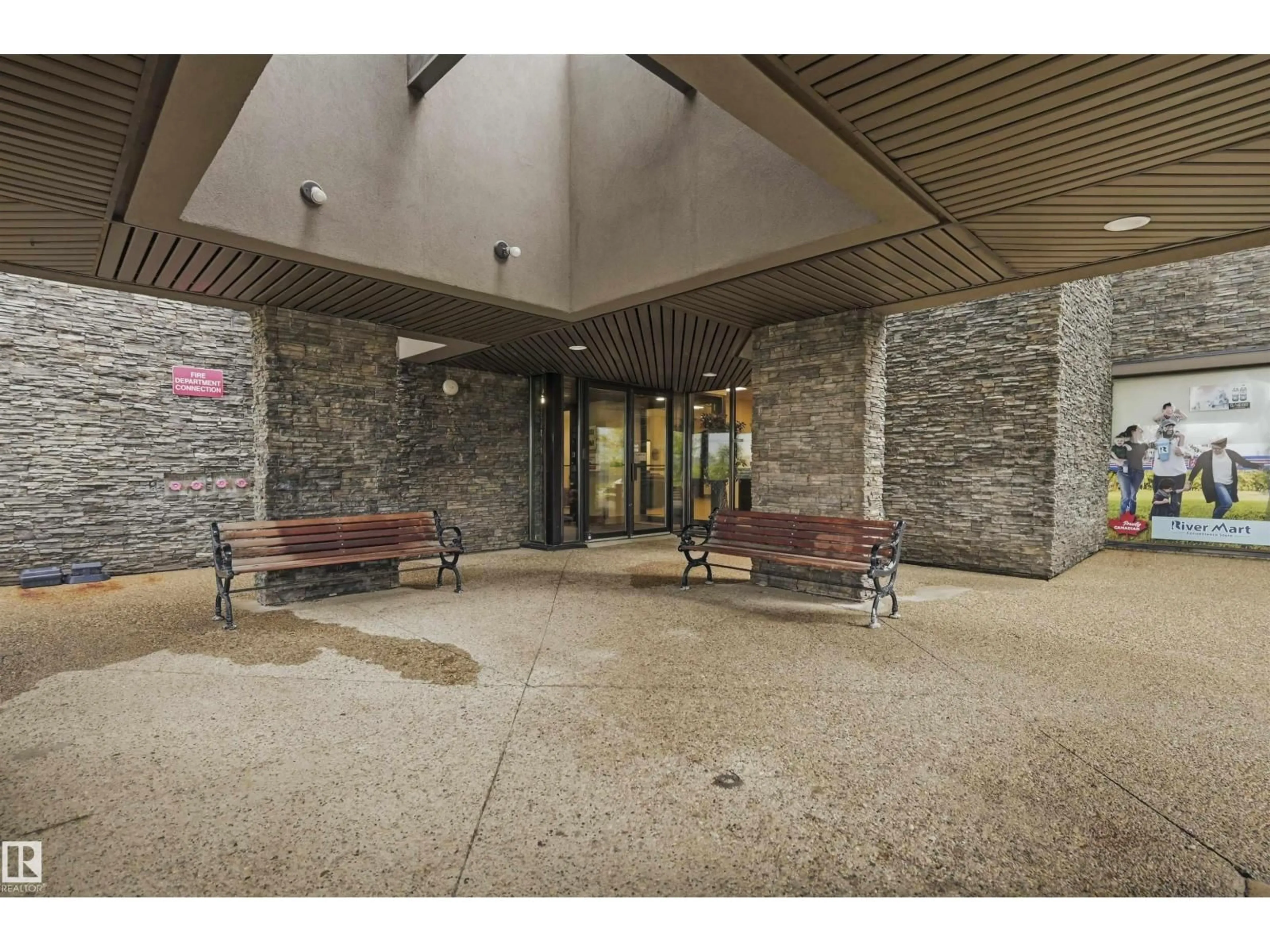 Indoor foyer for 1101 - 10149 SASKATCHEWAN DR, Edmonton Alberta T6E6B6