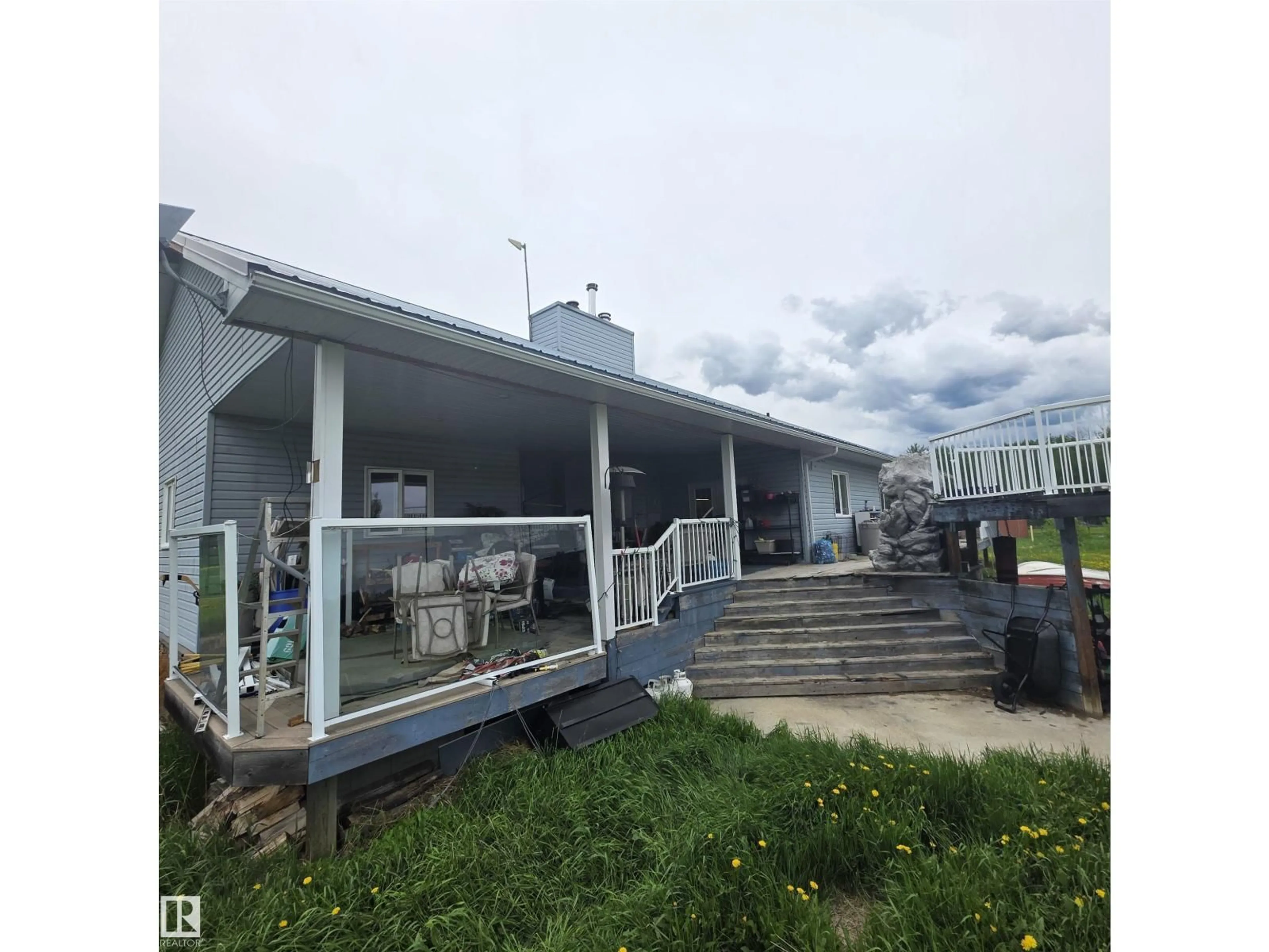 Patio, building for 8530a HIGHWAY 621, Rural Brazeau County Alberta T7A2A3