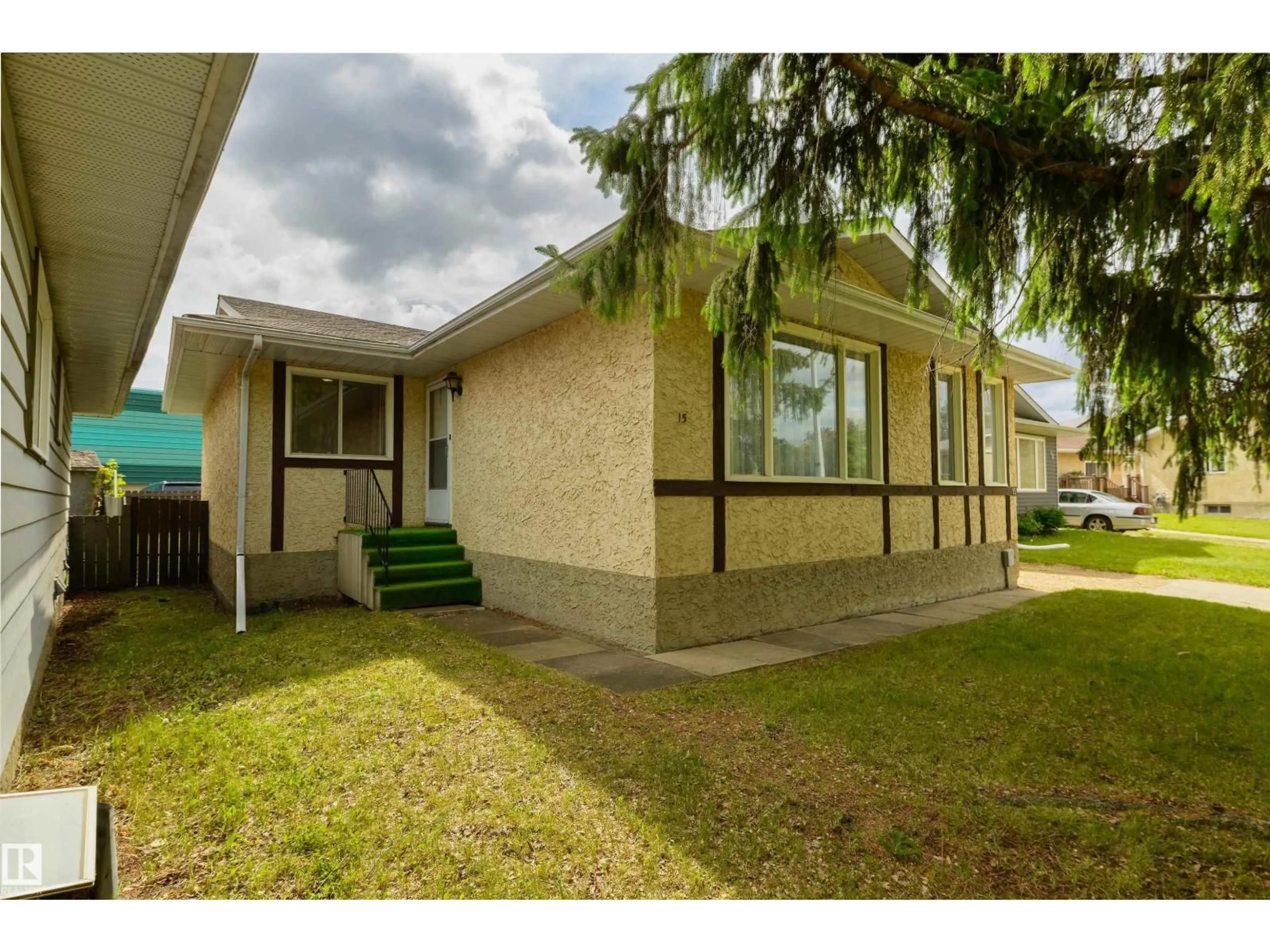 Home with vinyl exterior material, street for 15 WEST TERRACE PL, Spruce Grove Alberta T7X1T7