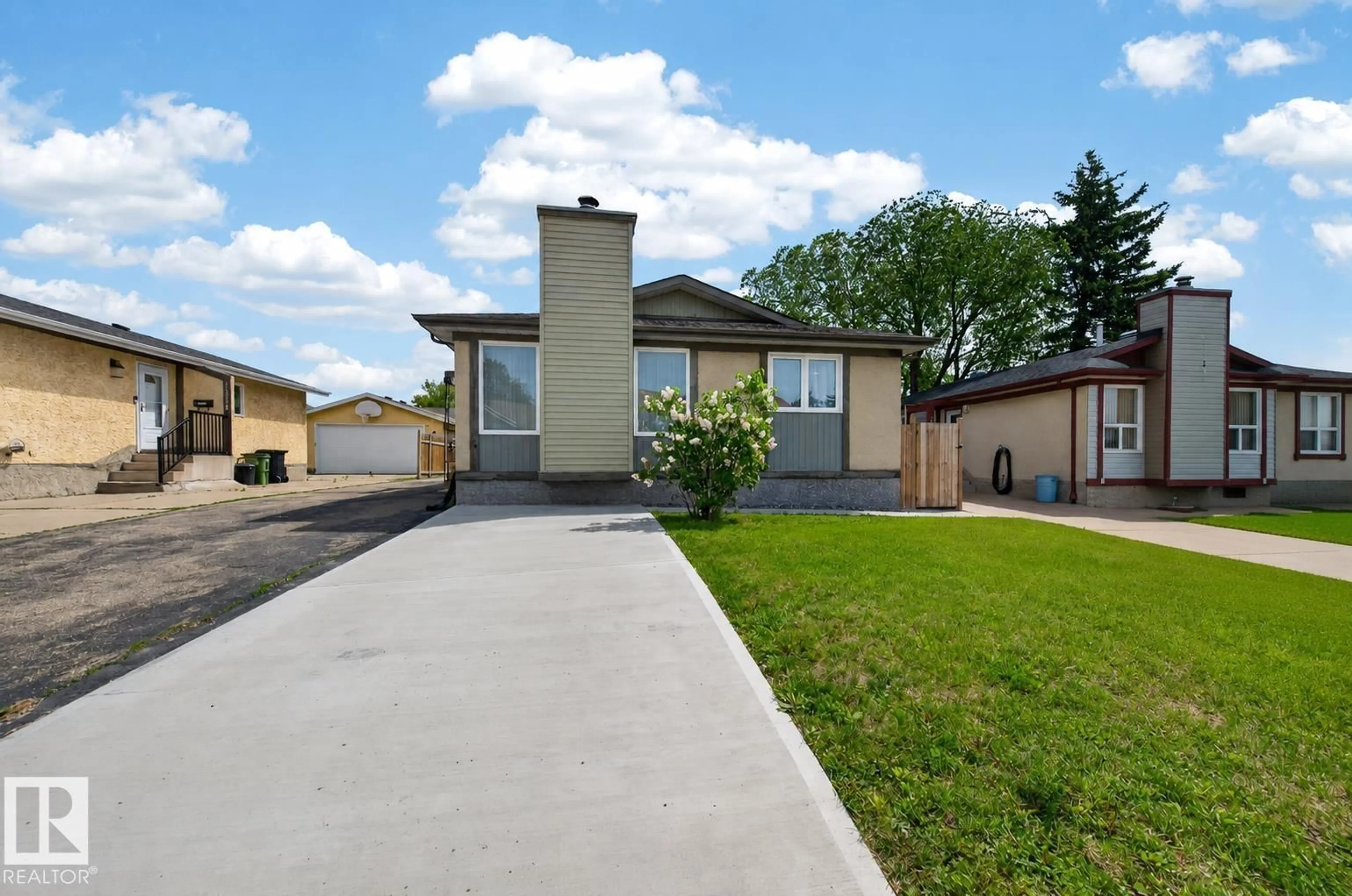 A pic from outside/outdoor area/front of a property/back of a property/a pic from drone, street for NW - 15115 22 ST, Edmonton Alberta T5Y2A4