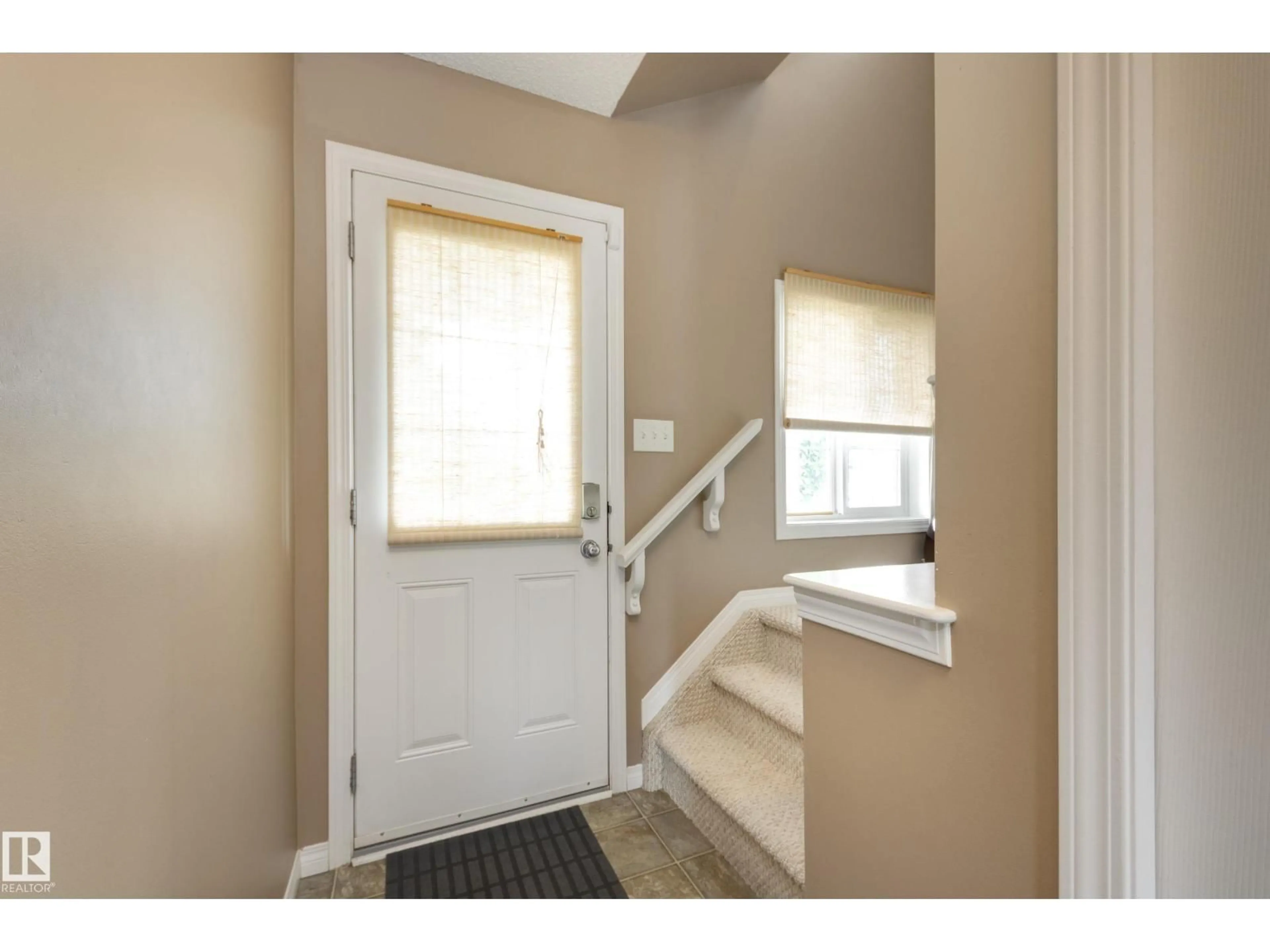 Indoor entryway for 20111 56 AV, Edmonton Alberta T6M0B3